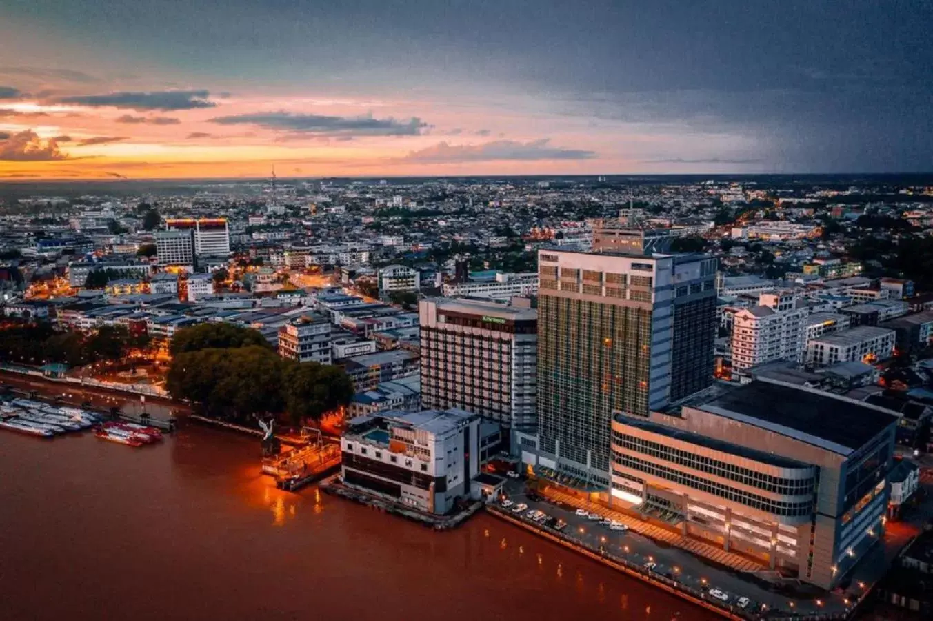 Property building in Kingwood Hotel Sibu Property building in Kingwood Hotel Sibu