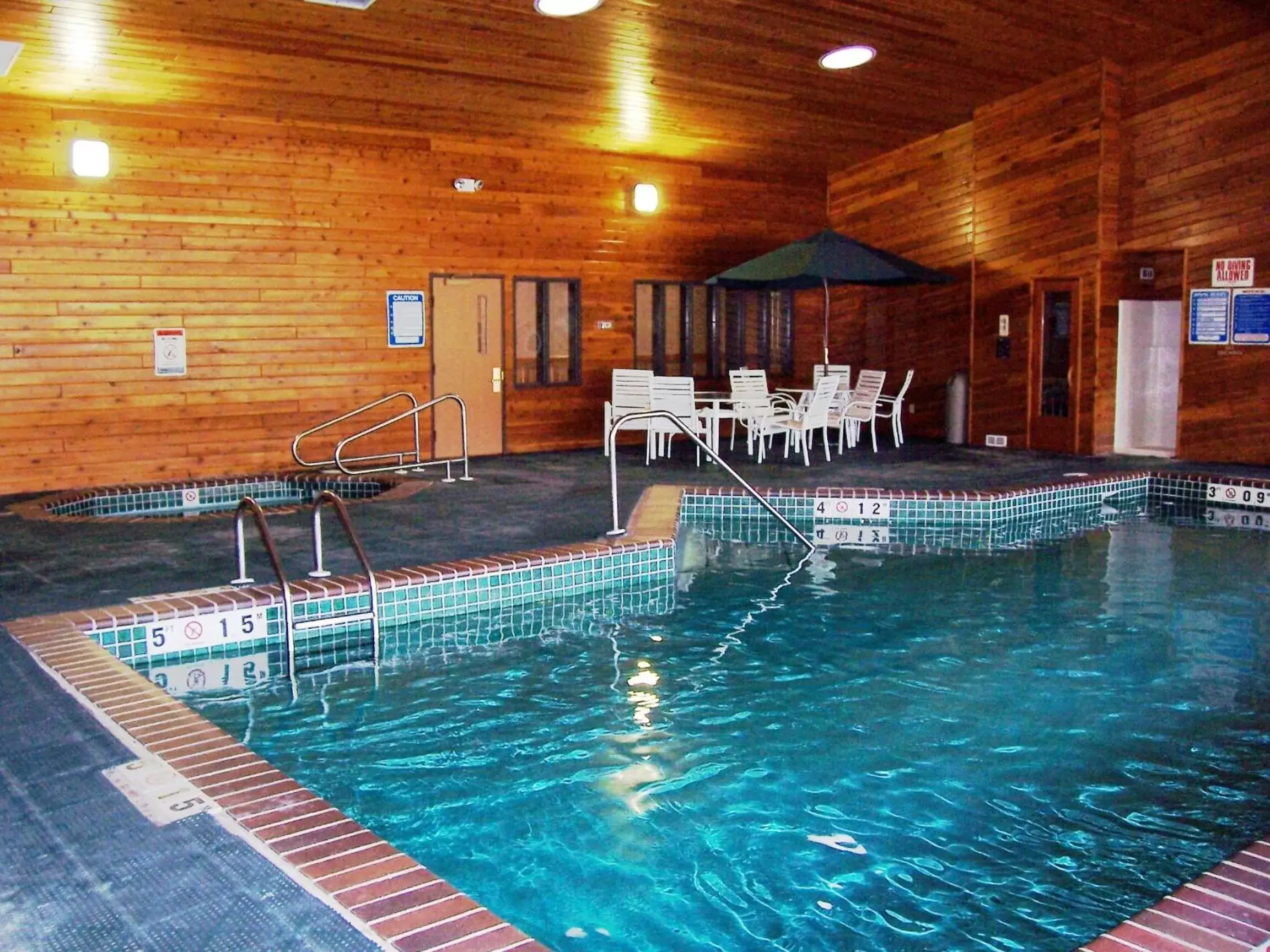 Swimming Pool in Bitterroot River Inn and Conference Center