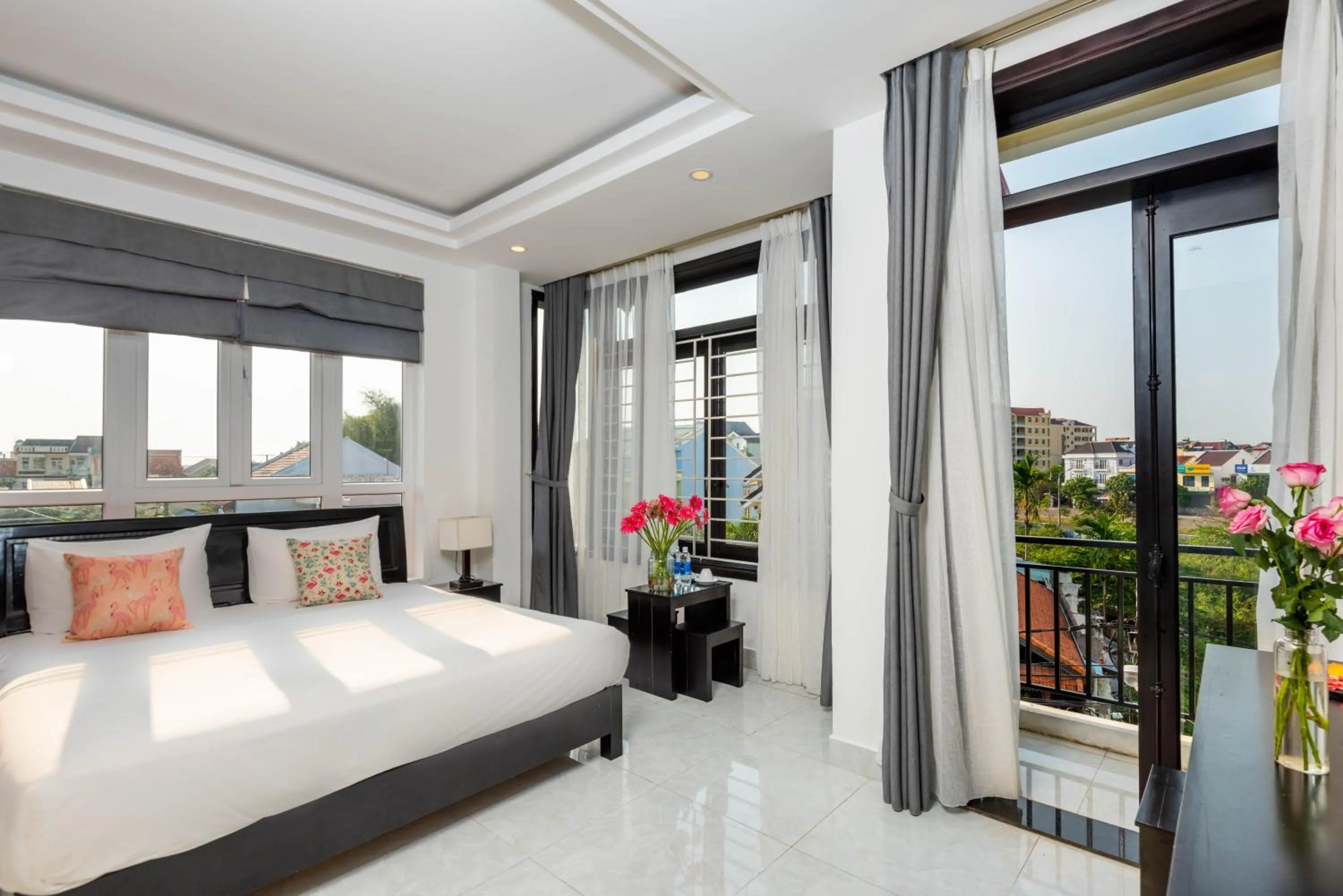 Bed in Flamingo Villa Homestay - Big Rooms with Balcony - Close to Hoi An Old Town 200m & Temple Bridge - Large Outside Pool for Sun Bathing