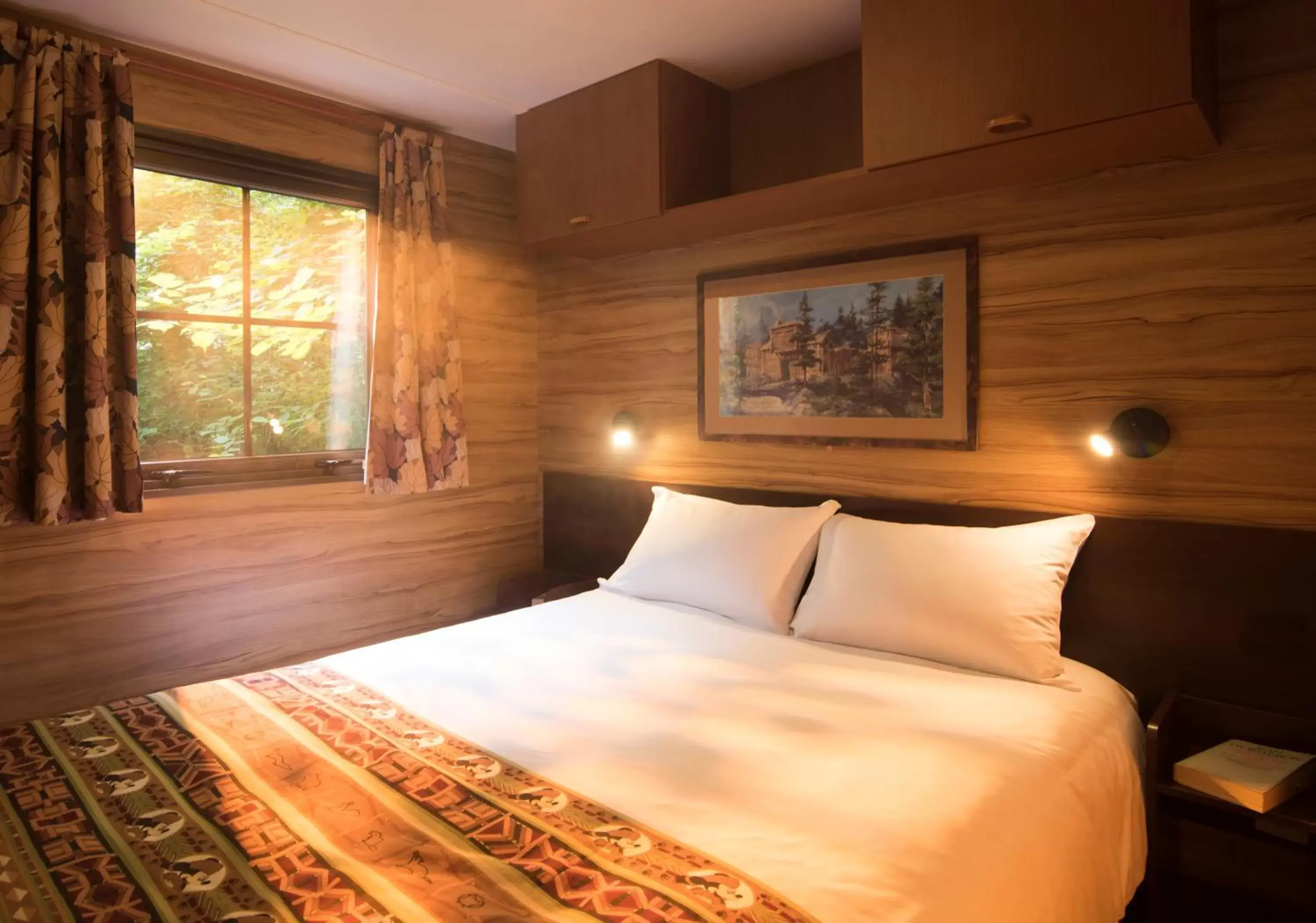 Photo of the whole room, Bed in Disney Davy Crockett Ranch