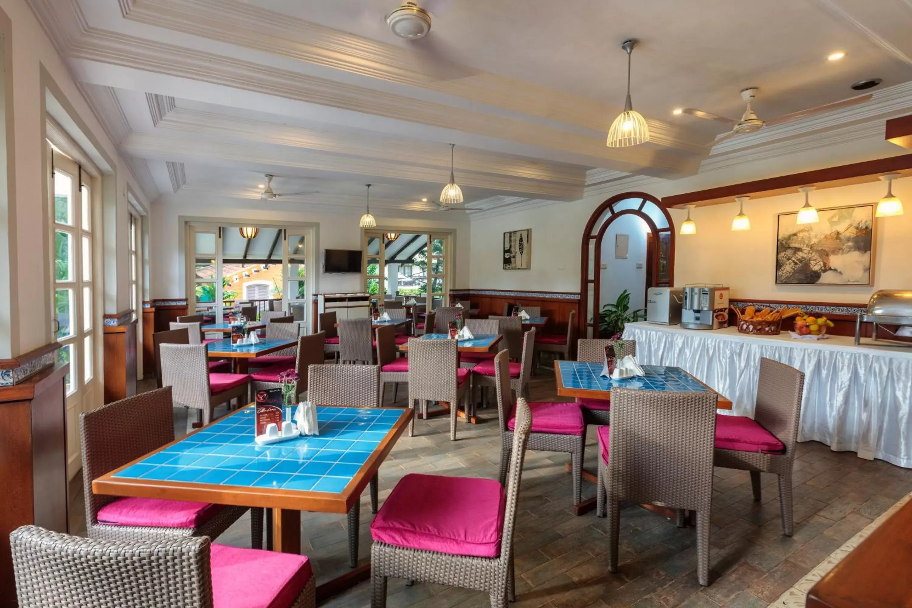Restaurant/Places to Eat in Sonesta Inns - Candolim