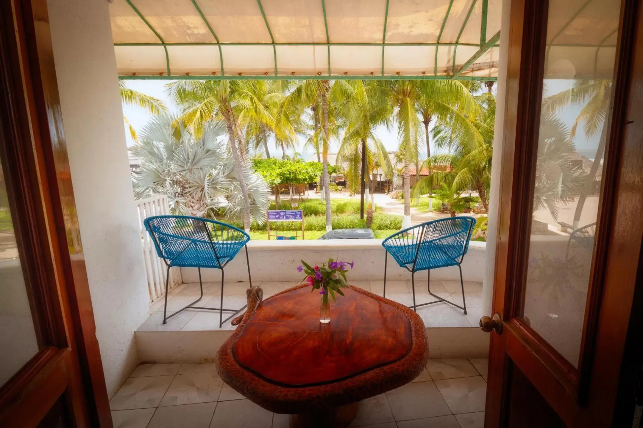 Seating area, Pool View in Hotel Bungalows Acuario