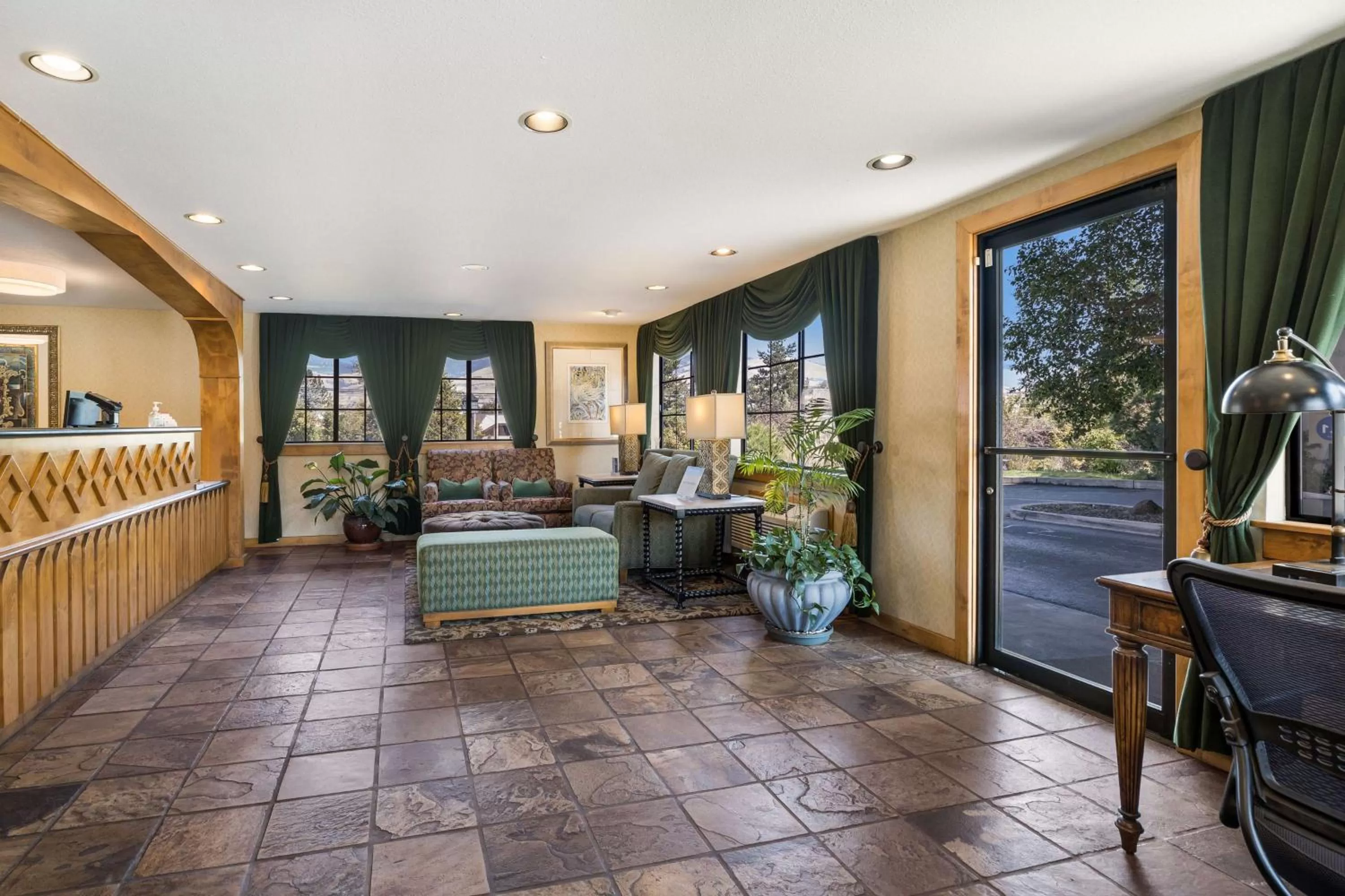 Lobby or reception in Best Western Windsor Inn