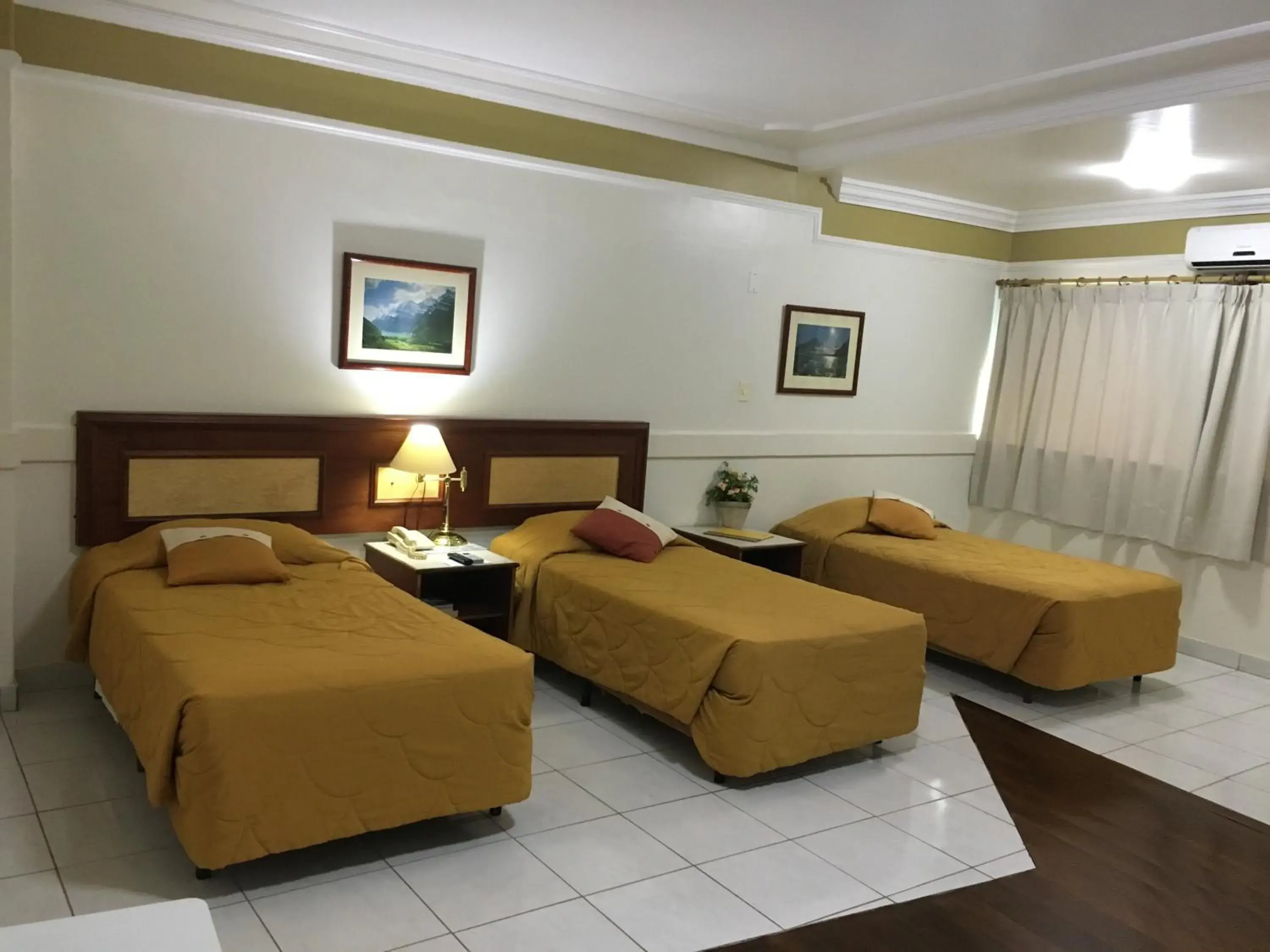 Photo of the whole room, Bed in Tamareiras Park Hotel