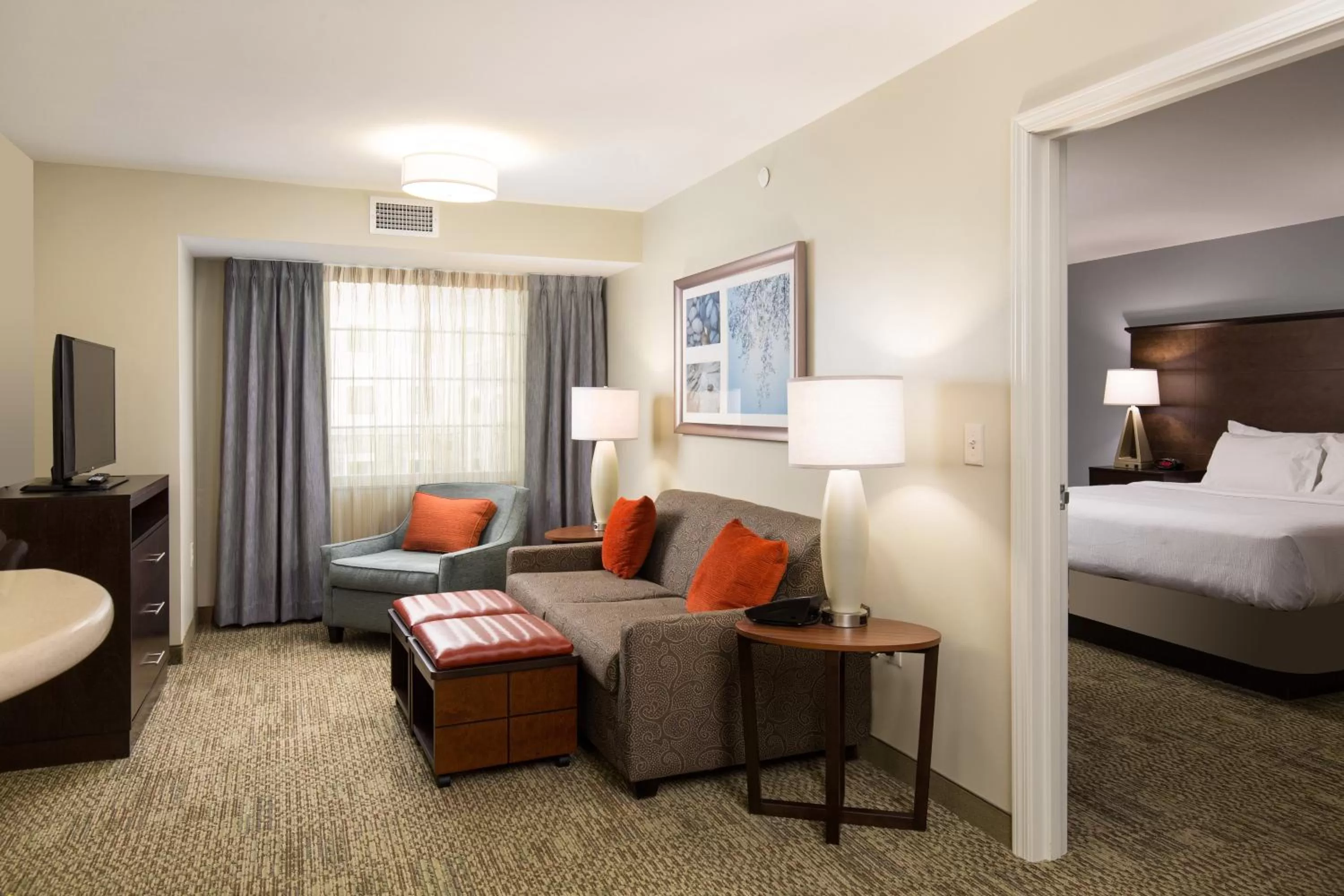 Photo of the whole room, Bed in Staybridge Suites - Columbus Polaris by IHG