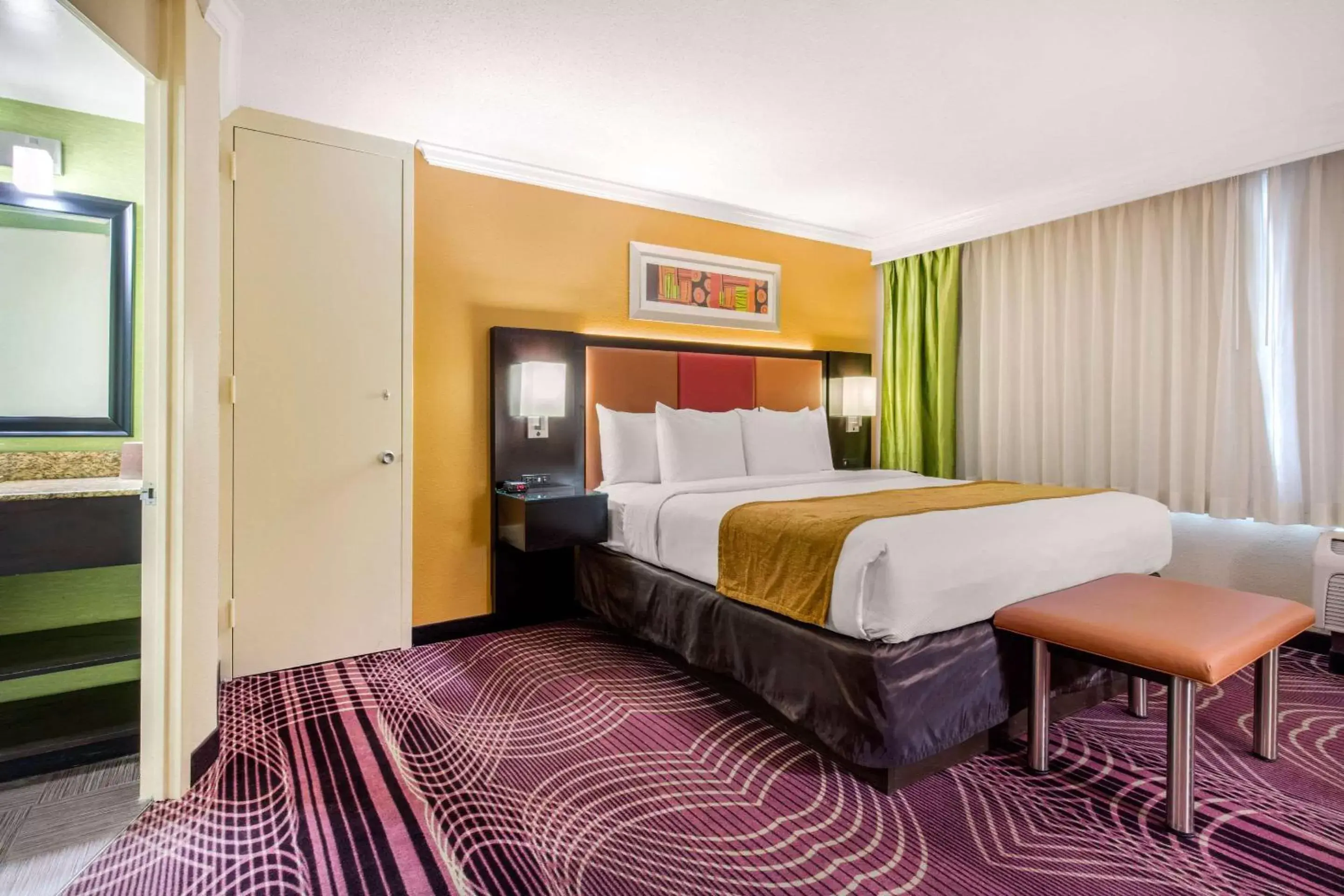 Photo of the whole room, Bed in Clarion Hotel Downtown Nashville - Stadium