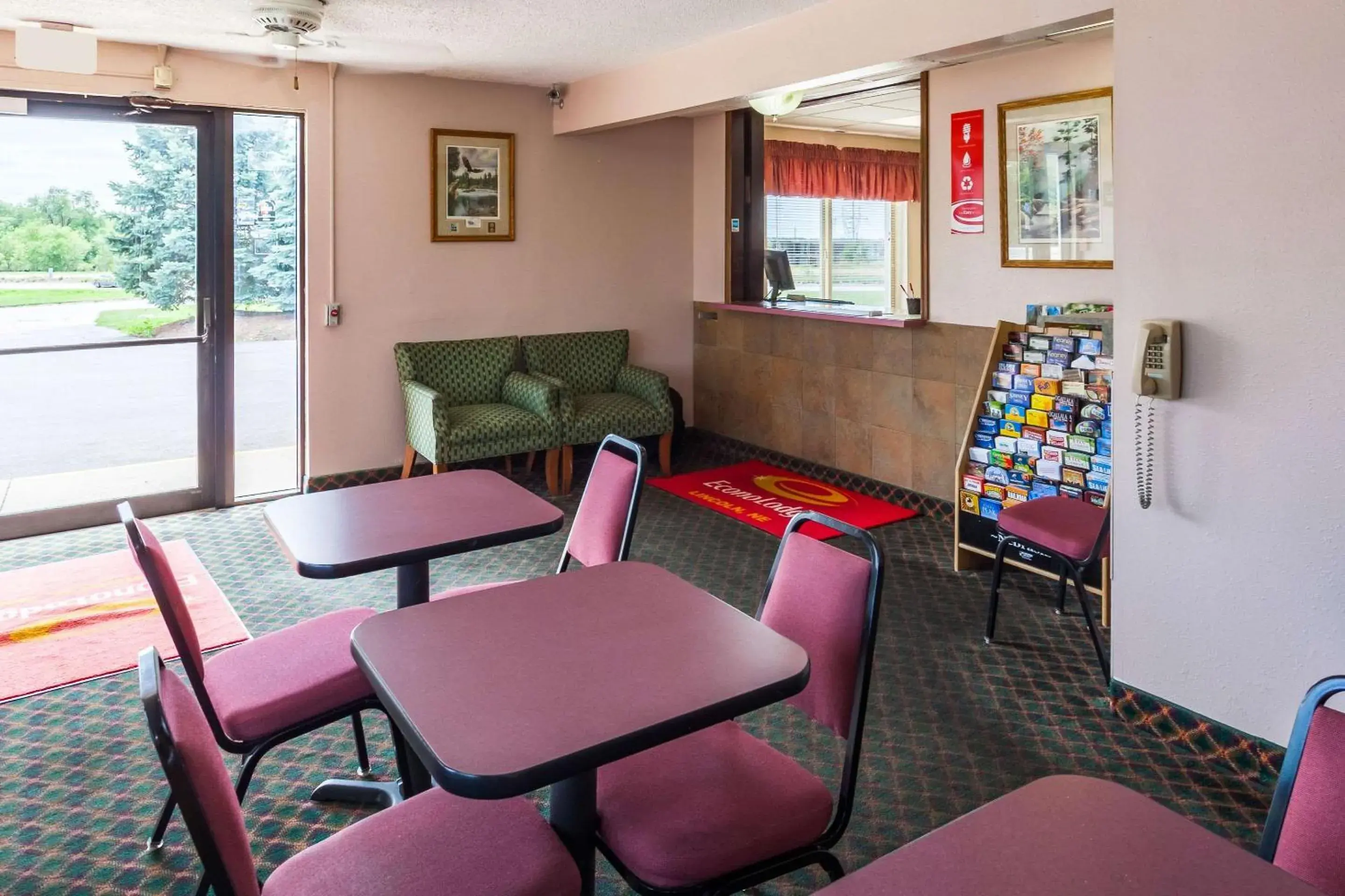 Lobby or reception in Econo Lodge Lincoln