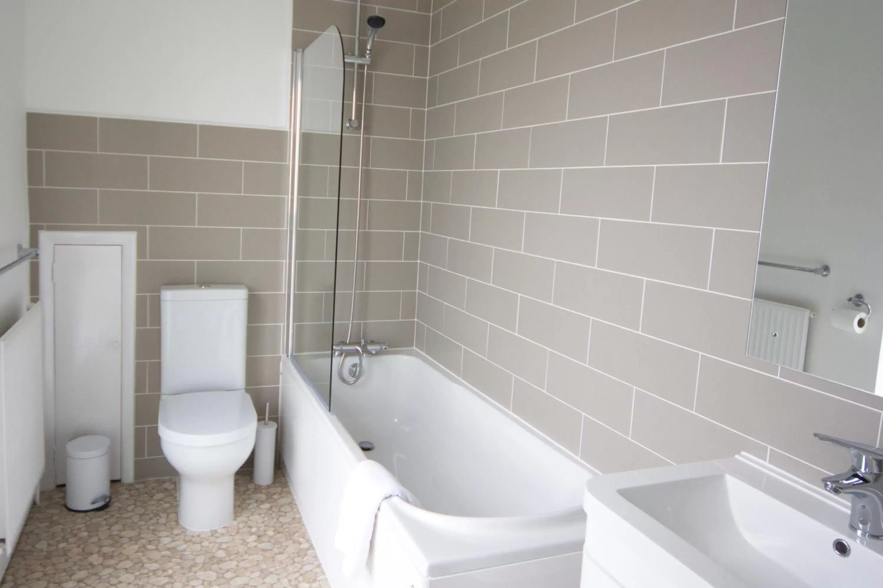 Bathroom in The White Lodge Hotel