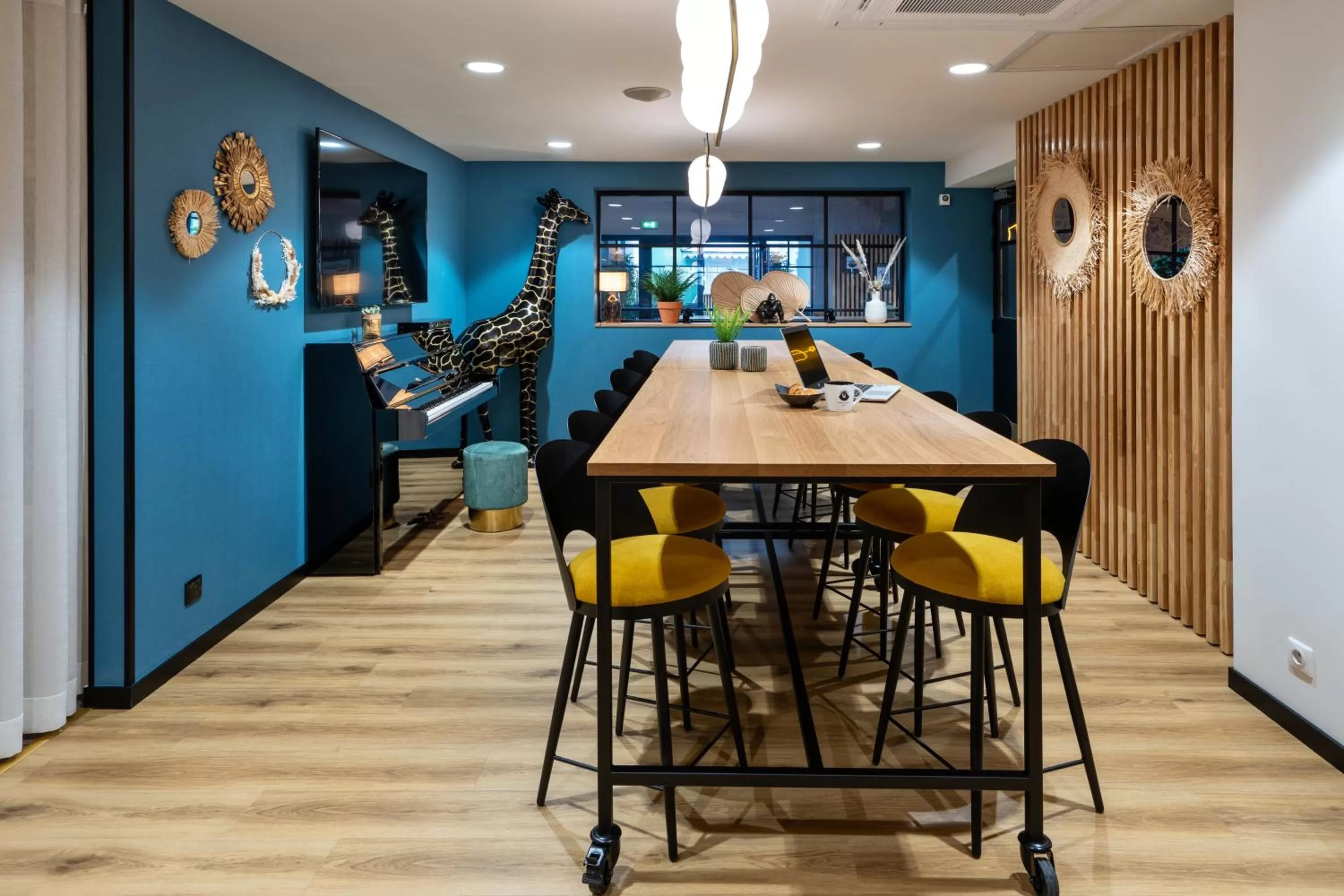 Lounge or bar in Mercure La Roche Sur Yon