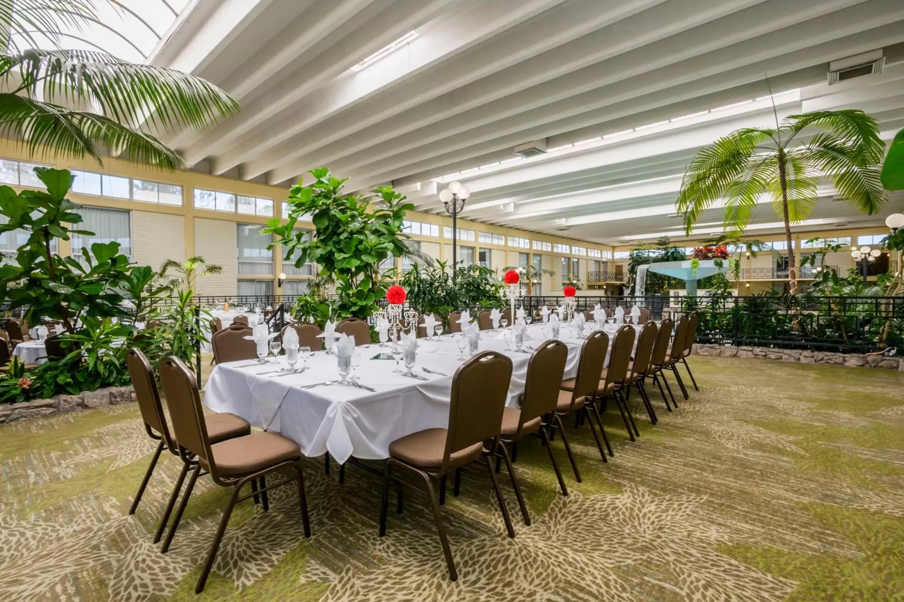 Balcony/Terrace, Restaurant/Places to Eat in Wyndham Garden Fresno Yosemite Airport