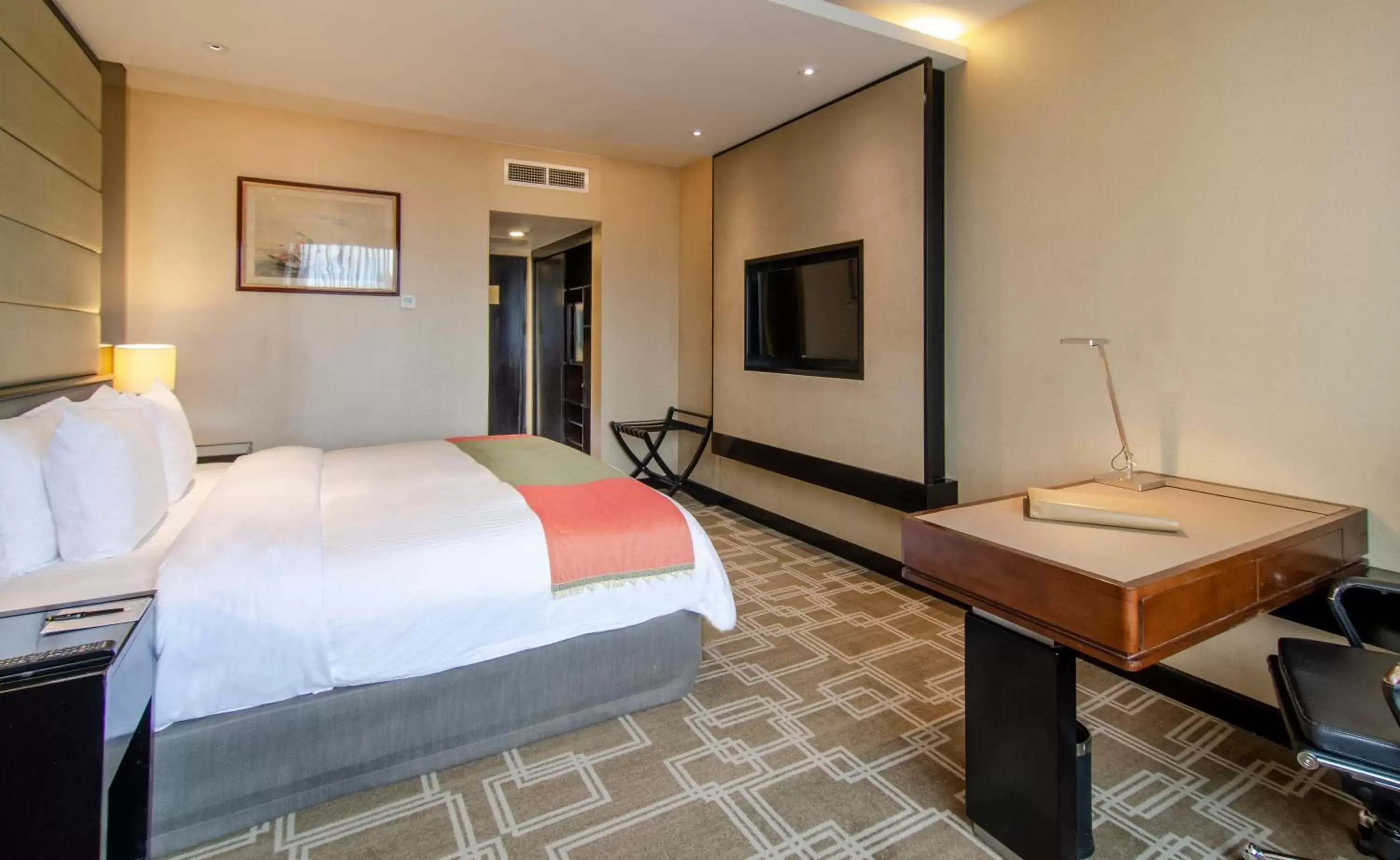 Bed in Pan Pacific Sonargaon Dhaka Bed in Pan Pacific Sonargaon Dhaka