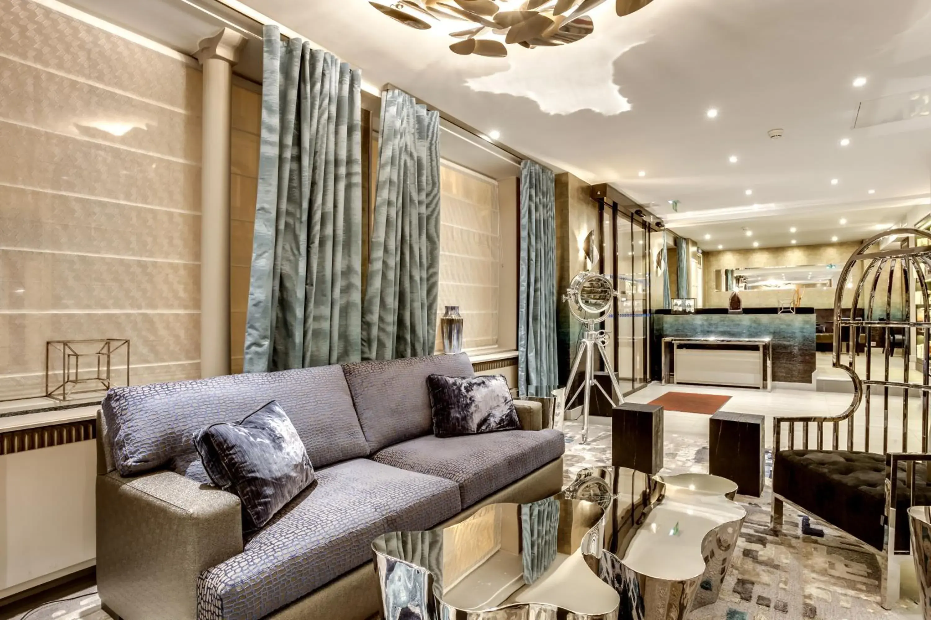 Lobby or reception in Hotel d'Amiens Lobby or reception in Hotel d'Amiens