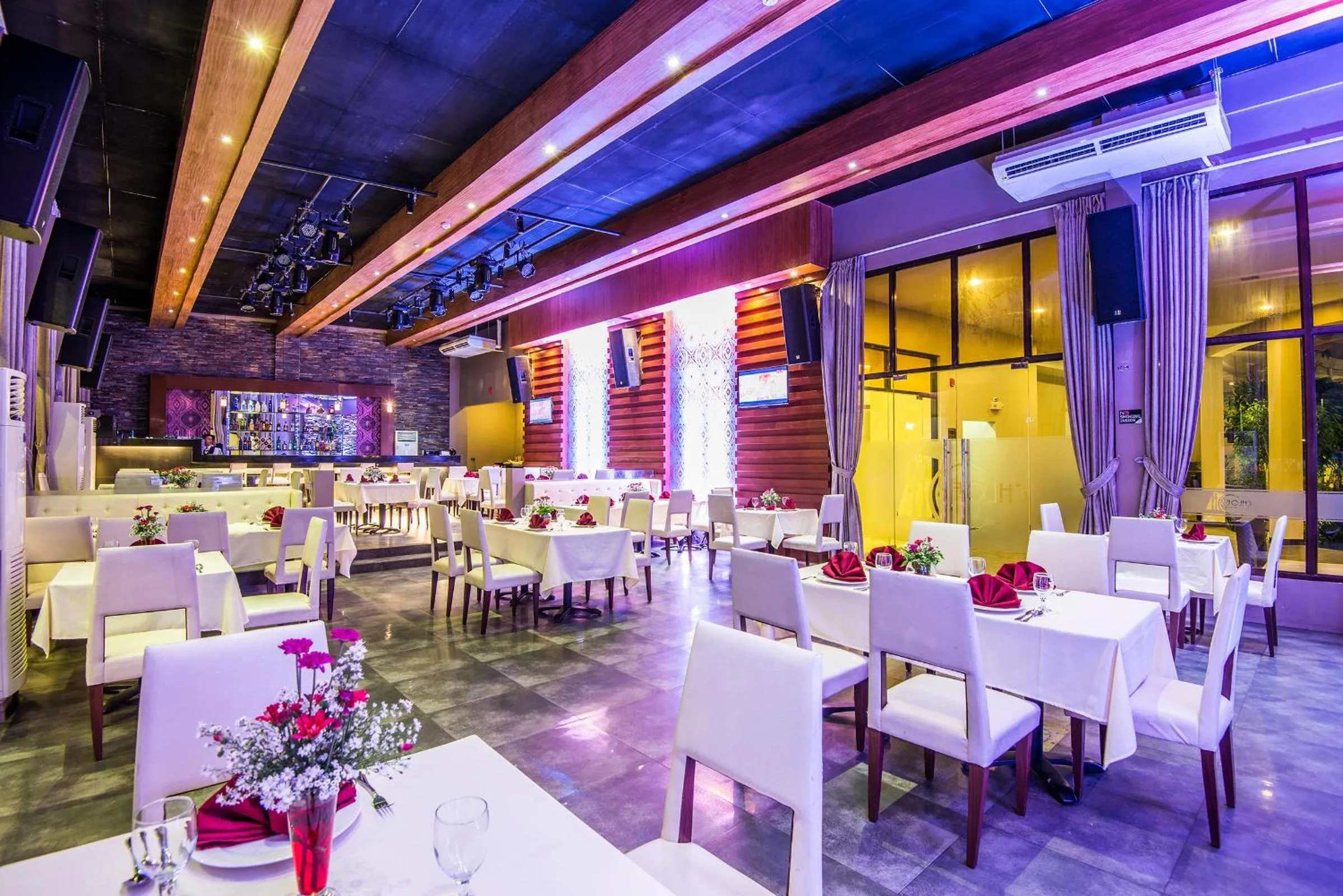 Restaurant/places to eat in Ariana Hotel