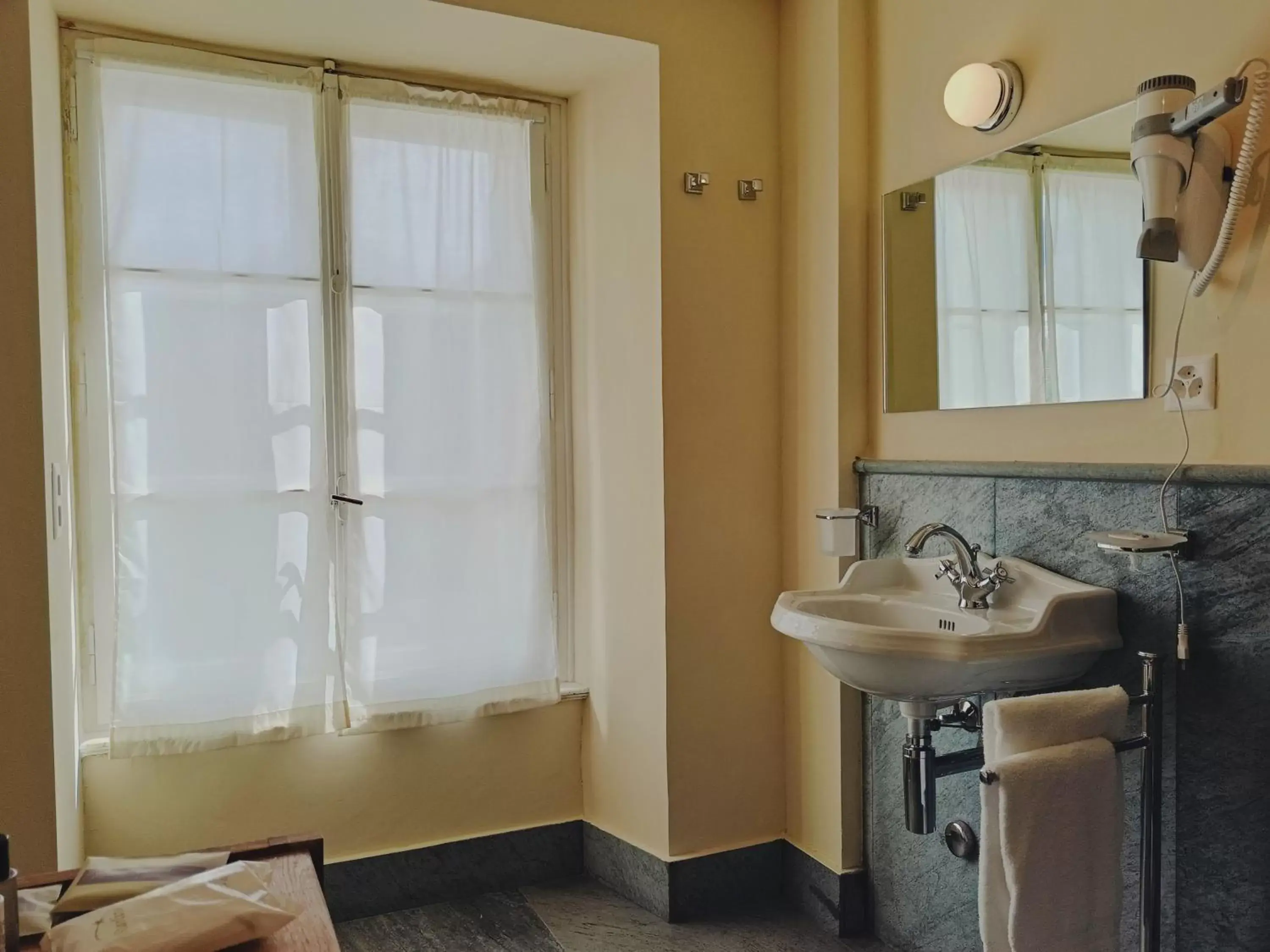 Bathroom in Hotel Bernina 1865