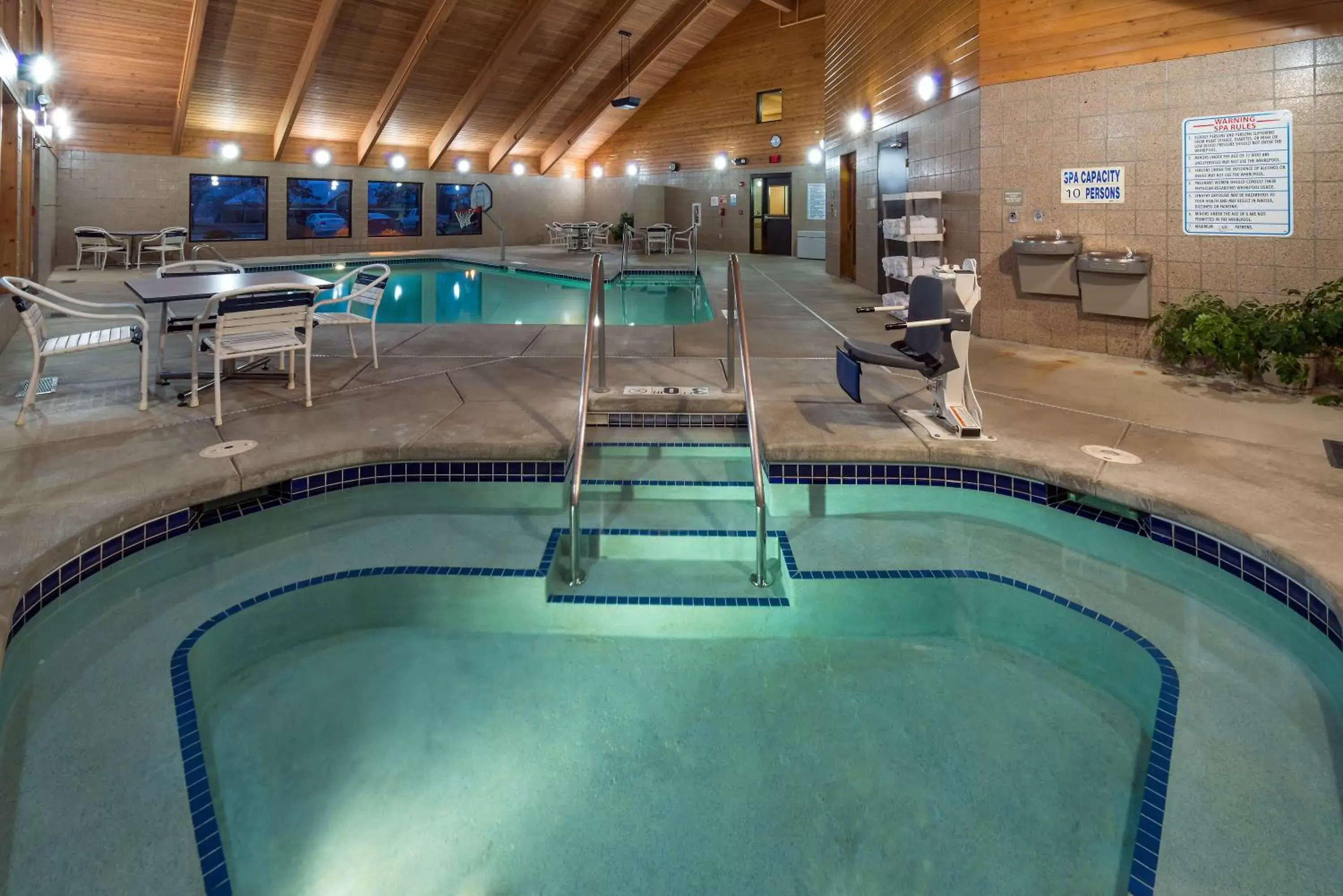 Spa and wellness centre/facilities, Swimming Pool in AmericInn by Wyndham Madison South