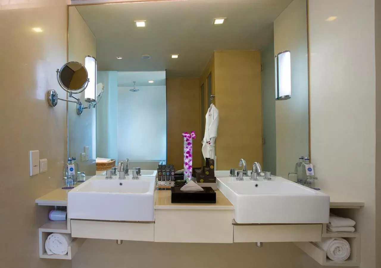 Bathroom in Novotel Hyderabad Airport