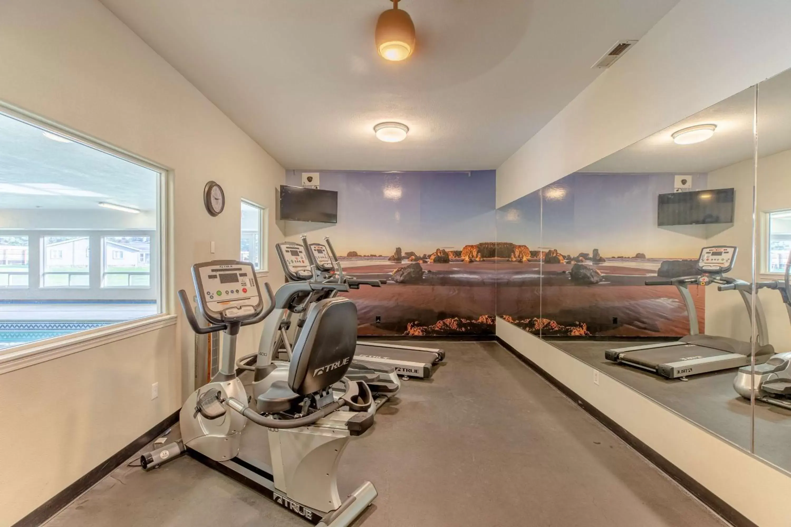 Fitness centre/facilities, Kitchen/Kitchenette in Best Western Inn at Face Rock