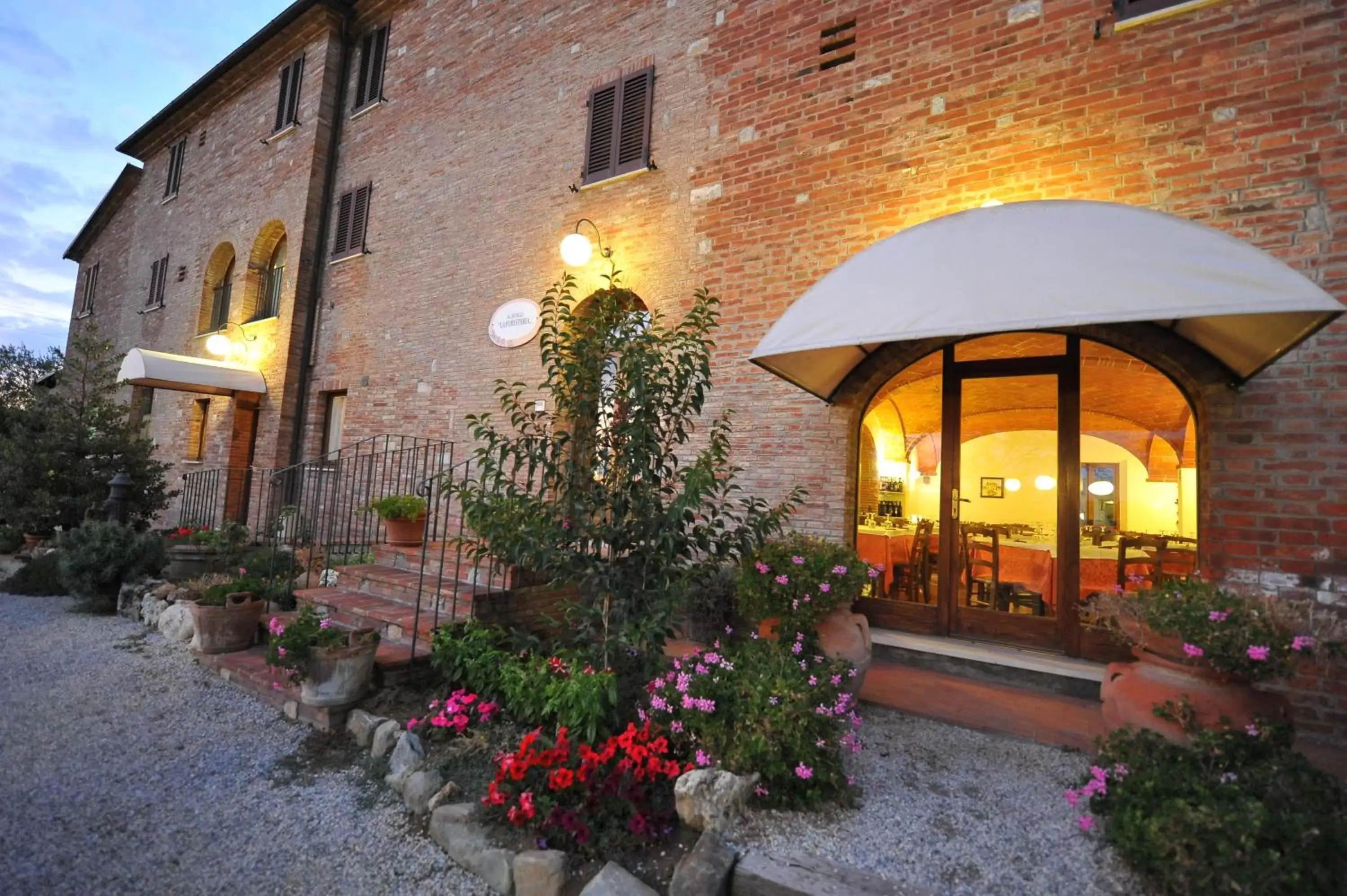 Restaurant/places to eat, Property Building in Albergo La Foresteria