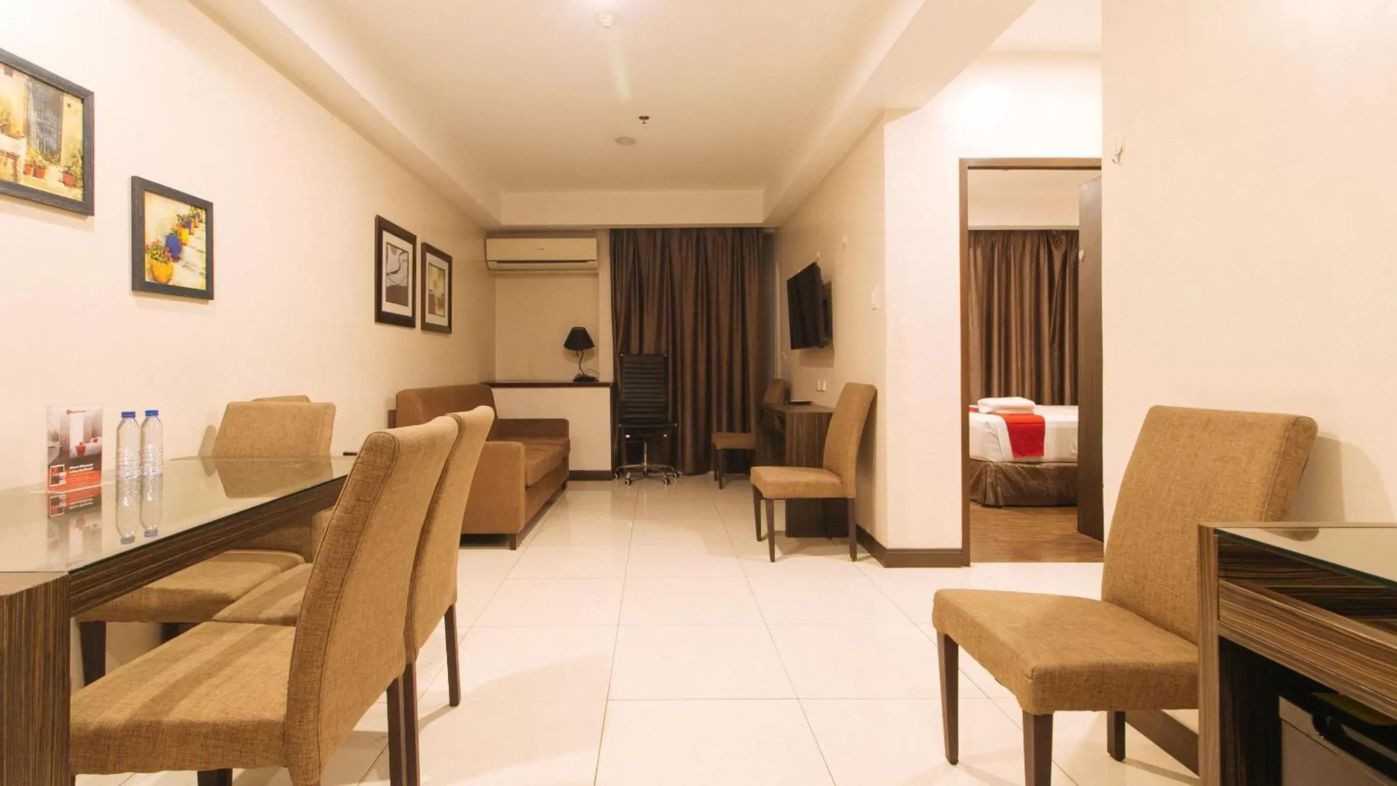 Living room, Seating Area in RedDoorz Premium @ West Avenue Quezon City