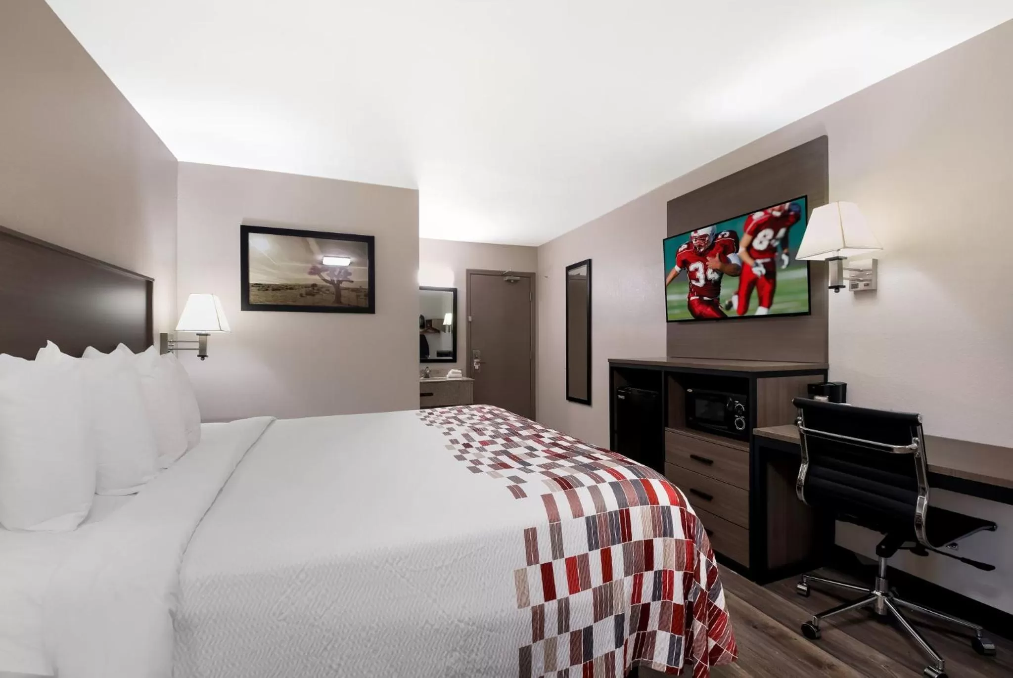 Bedroom, Bed in Red Roof Inn Chattanooga - Lookout Mountain