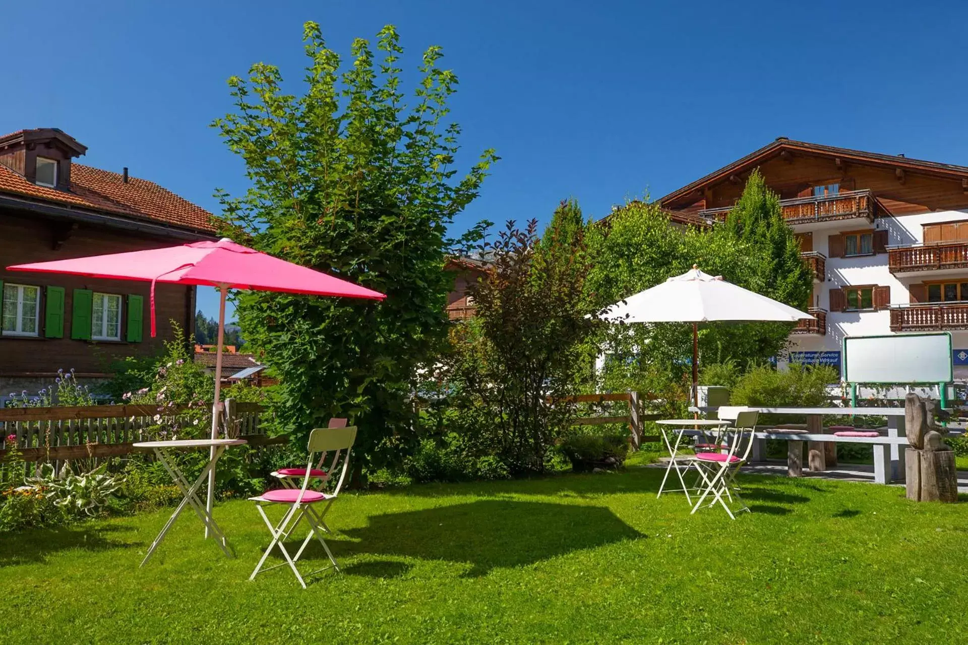 Garden, Property Building in Sport-Lodge Klosters