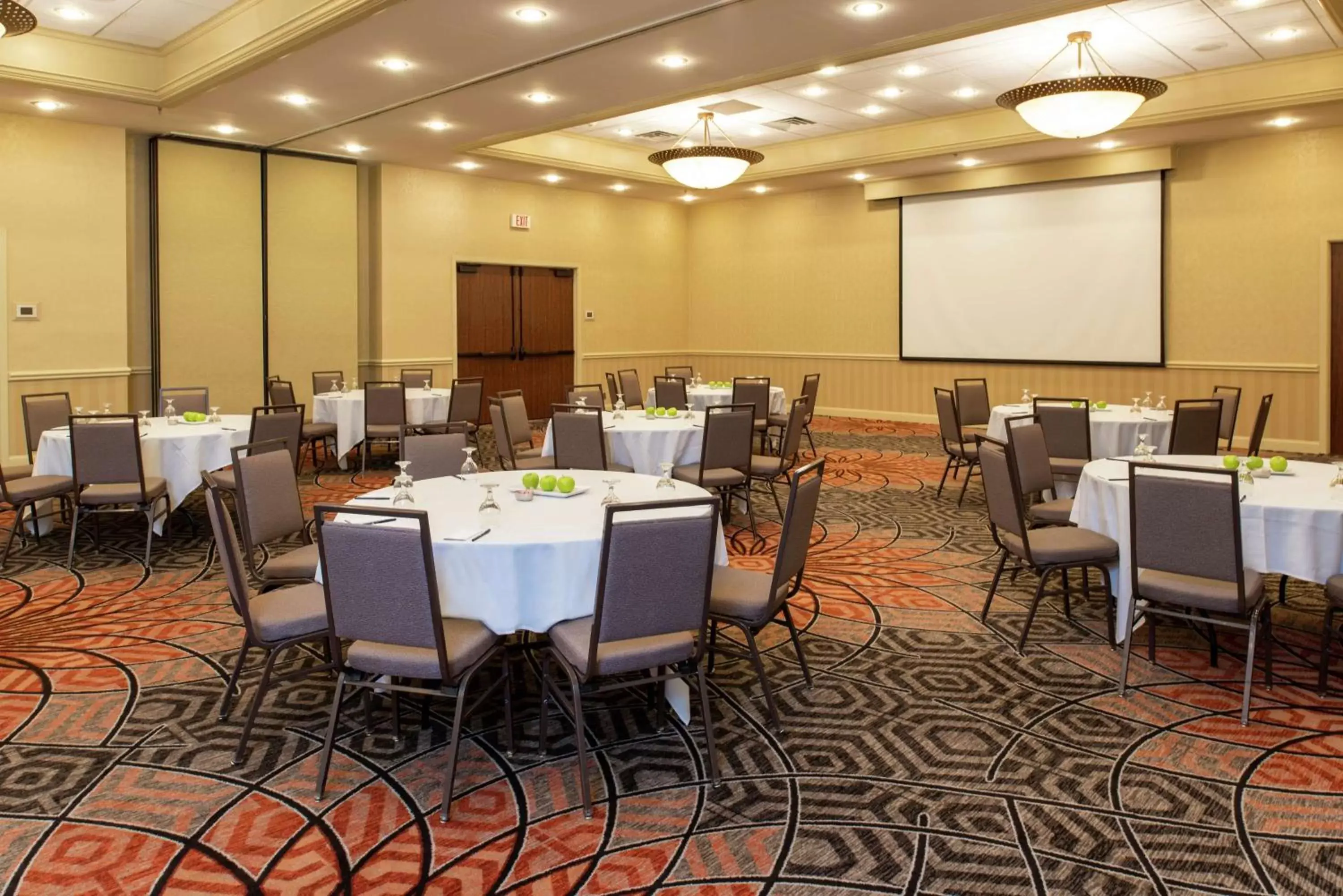 Meeting/conference room in DoubleTree by Hilton Hotel Grand Rapids Airport