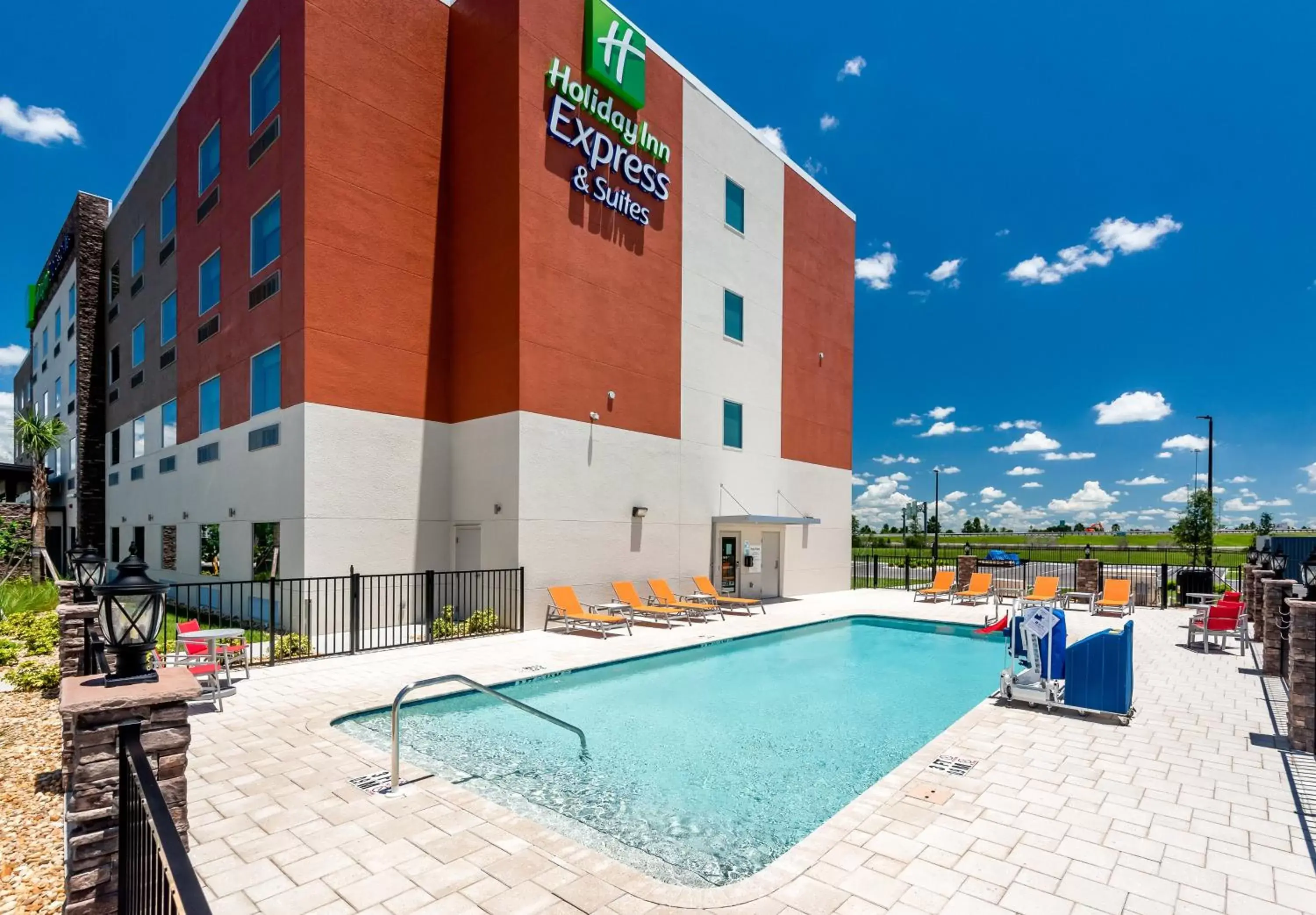 Swimming pool, Property Building in Holiday Inn Express & Suites - Punta Gorda, an IHG Hotel