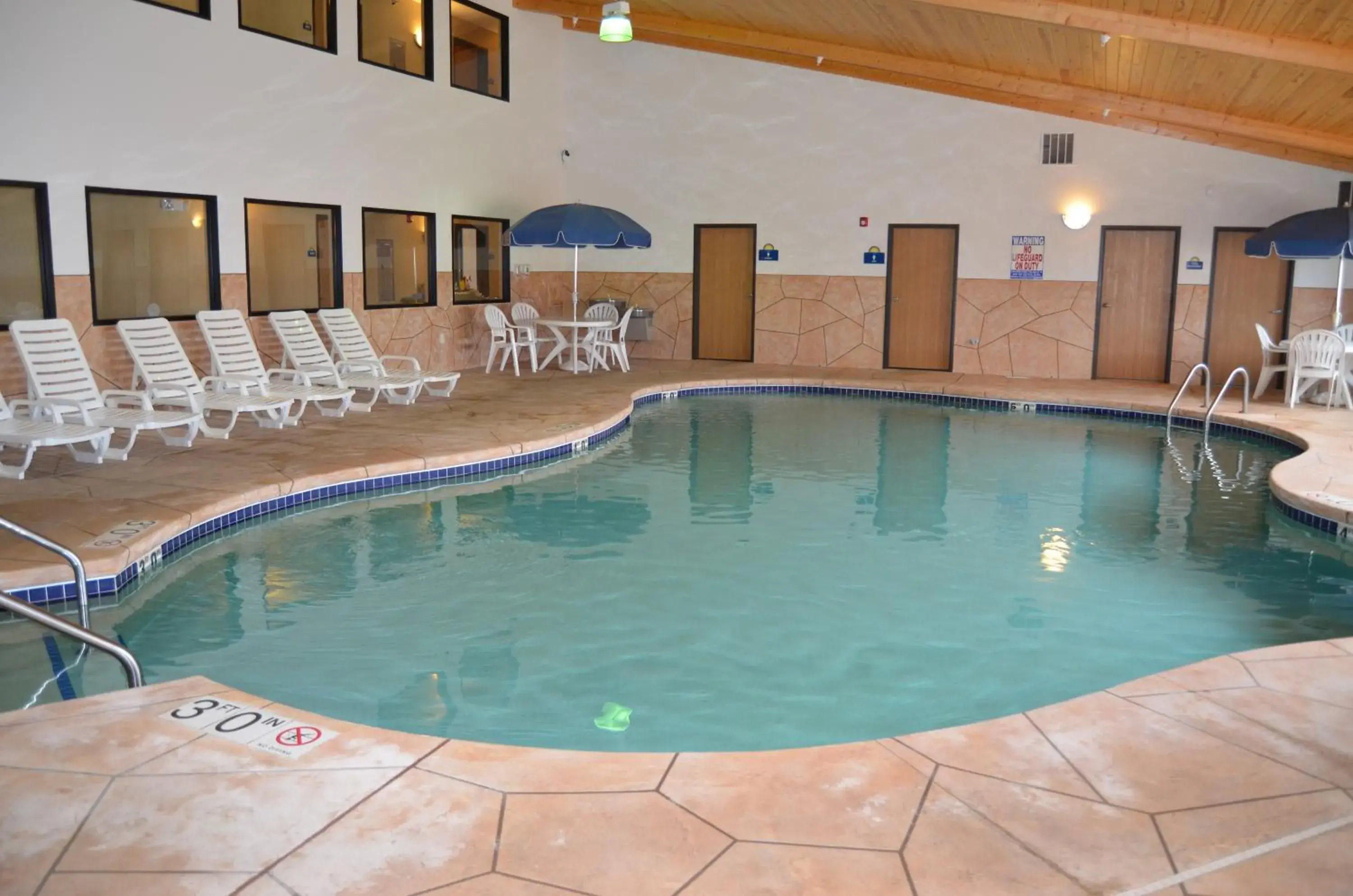 Swimming Pool in EconoLodge by Choice Hotels - Rice Lake