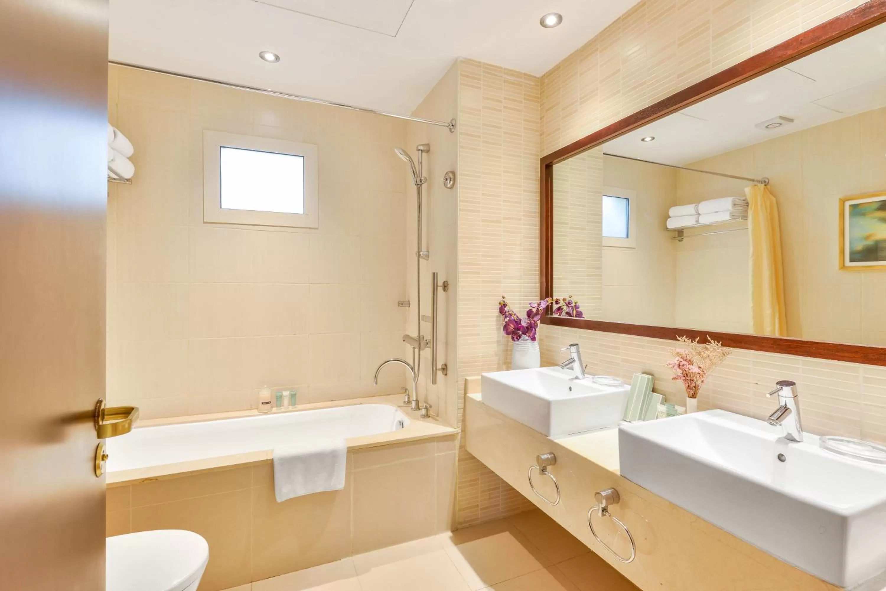 Bathroom in Radisson Blu Resort, Fujairah