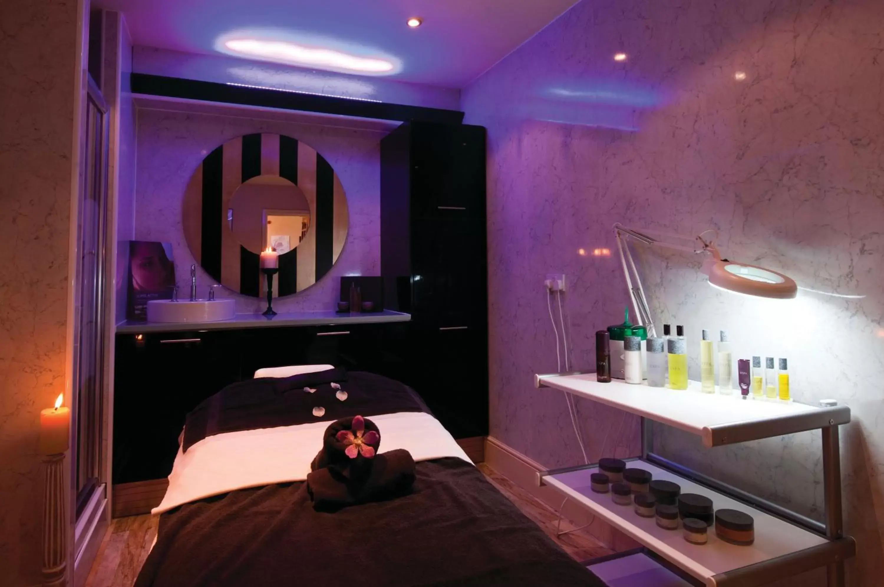 Massage, Kitchen/Kitchenette in B/W Premier Doncaster Mount Pleasant Hotel