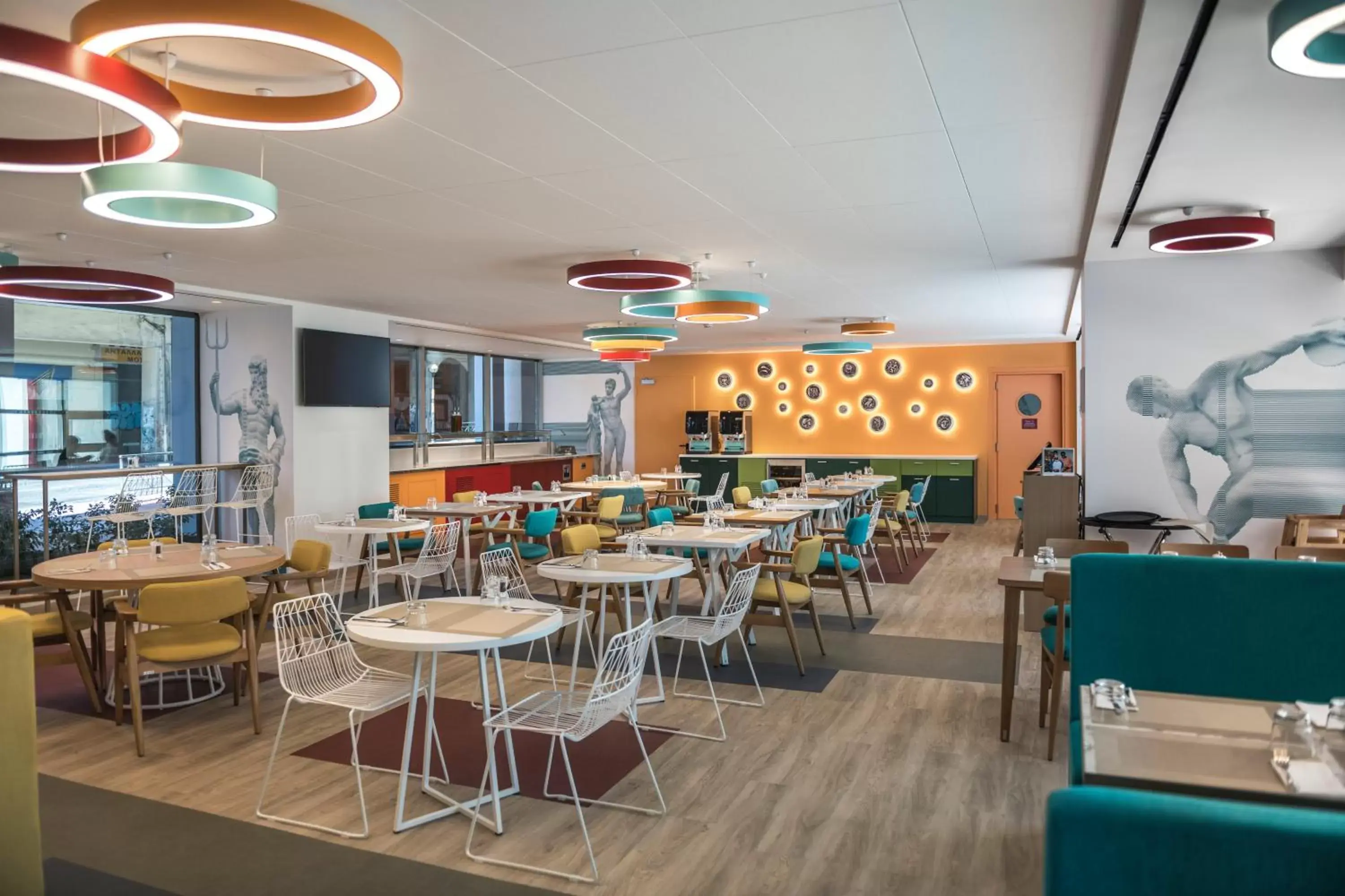 Restaurant/Places to Eat in ibis Styles Athens Routes