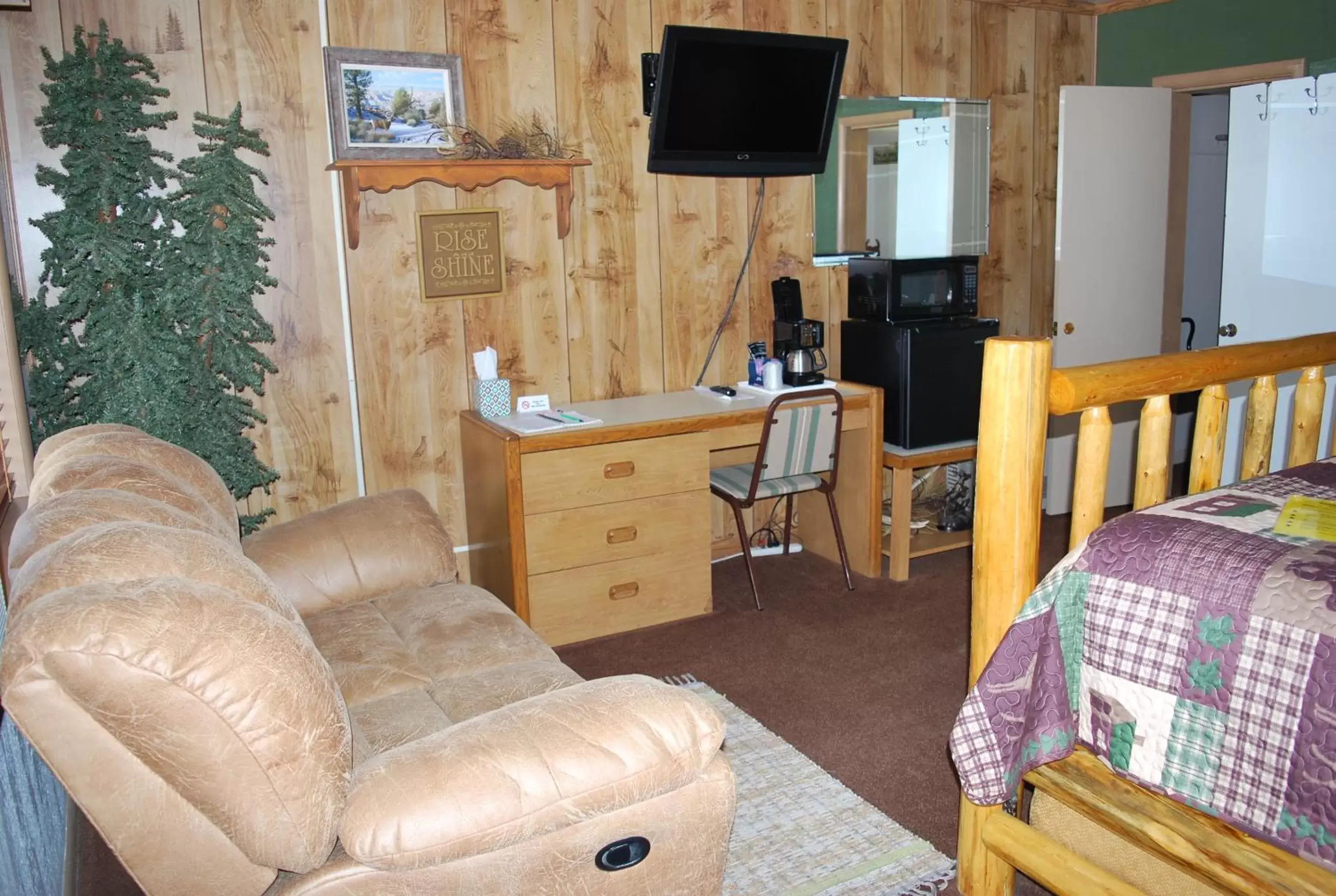 Bedroom, TV/Entertainment Center in Cowboy Country Inn