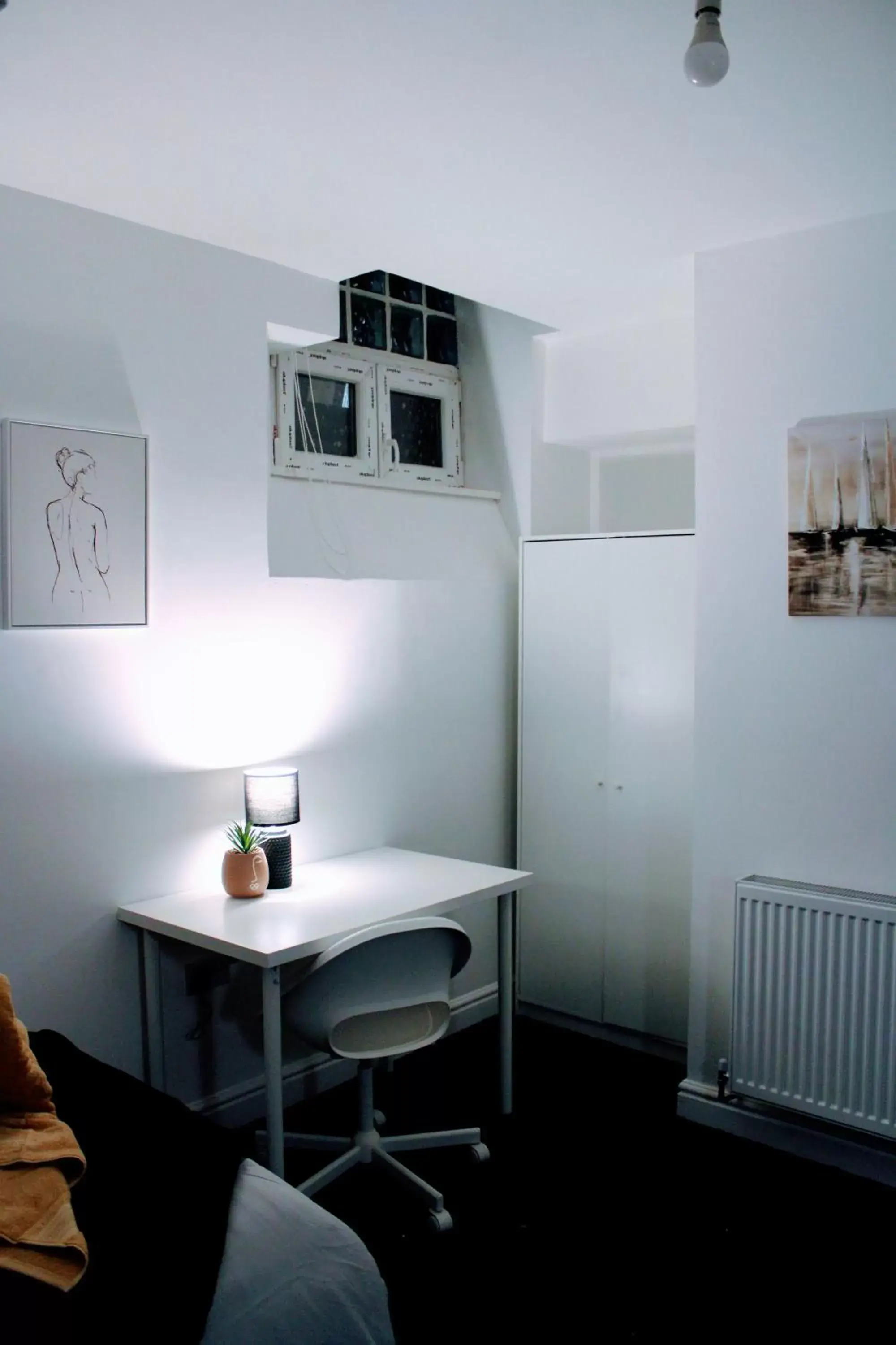 Dining area, TV/Entertainment Center in Easy Living Nottingham - Burns Street