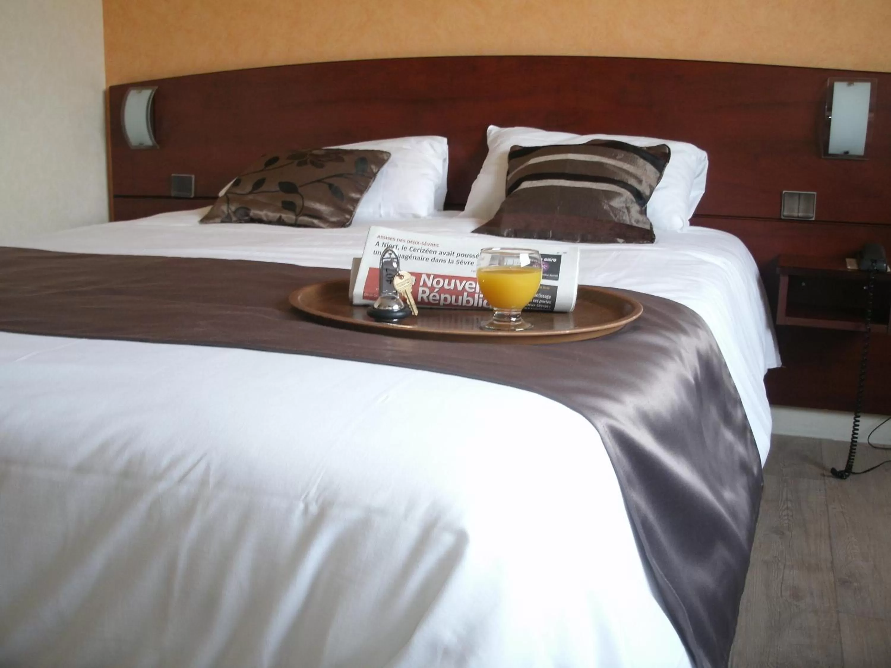 Double Room with Bath in Cit'Hotel Saint Jacques