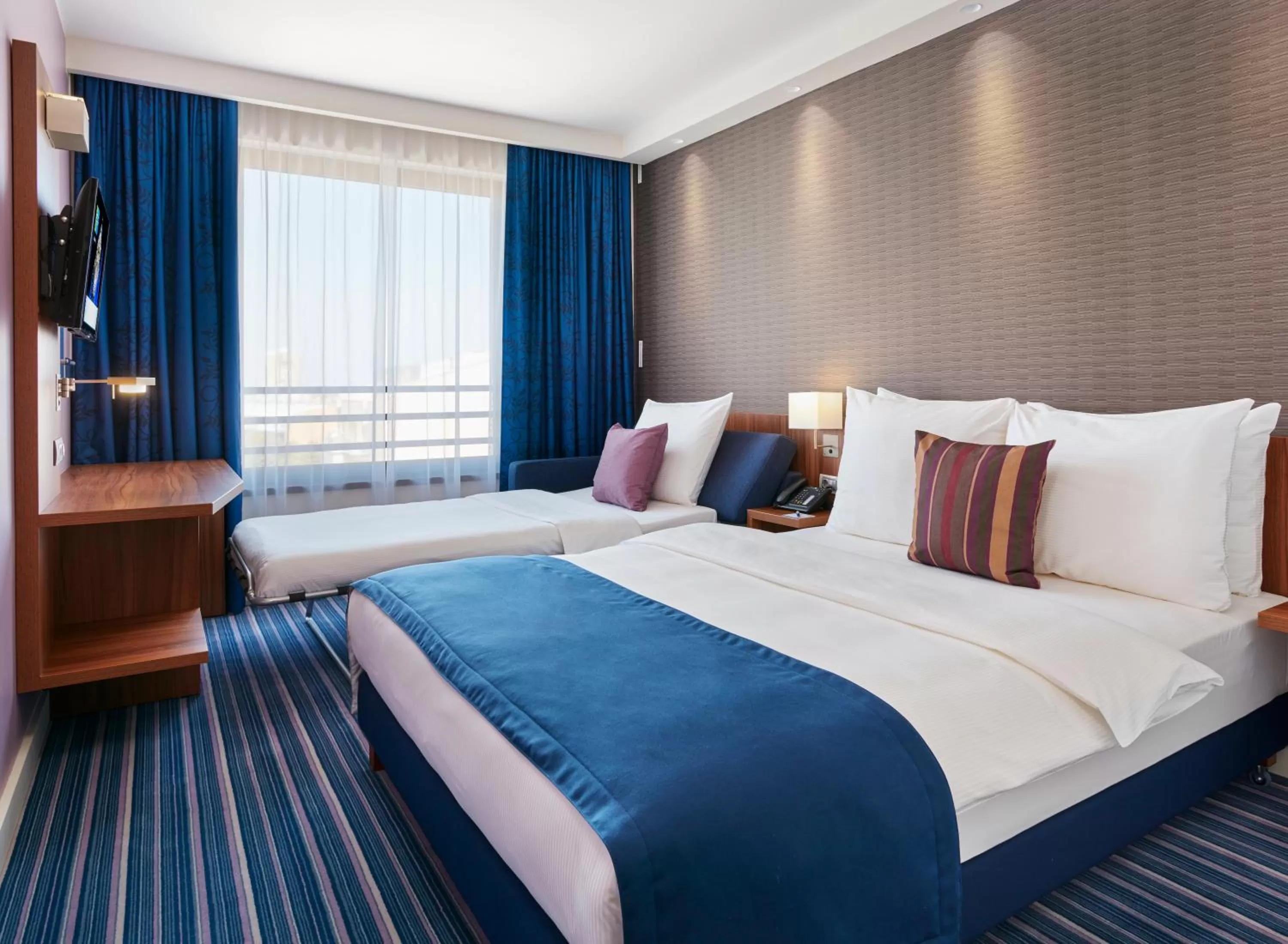 Photo of the whole room, Bed in Holiday Inn Express Belgrade - City, an IHG Hotel