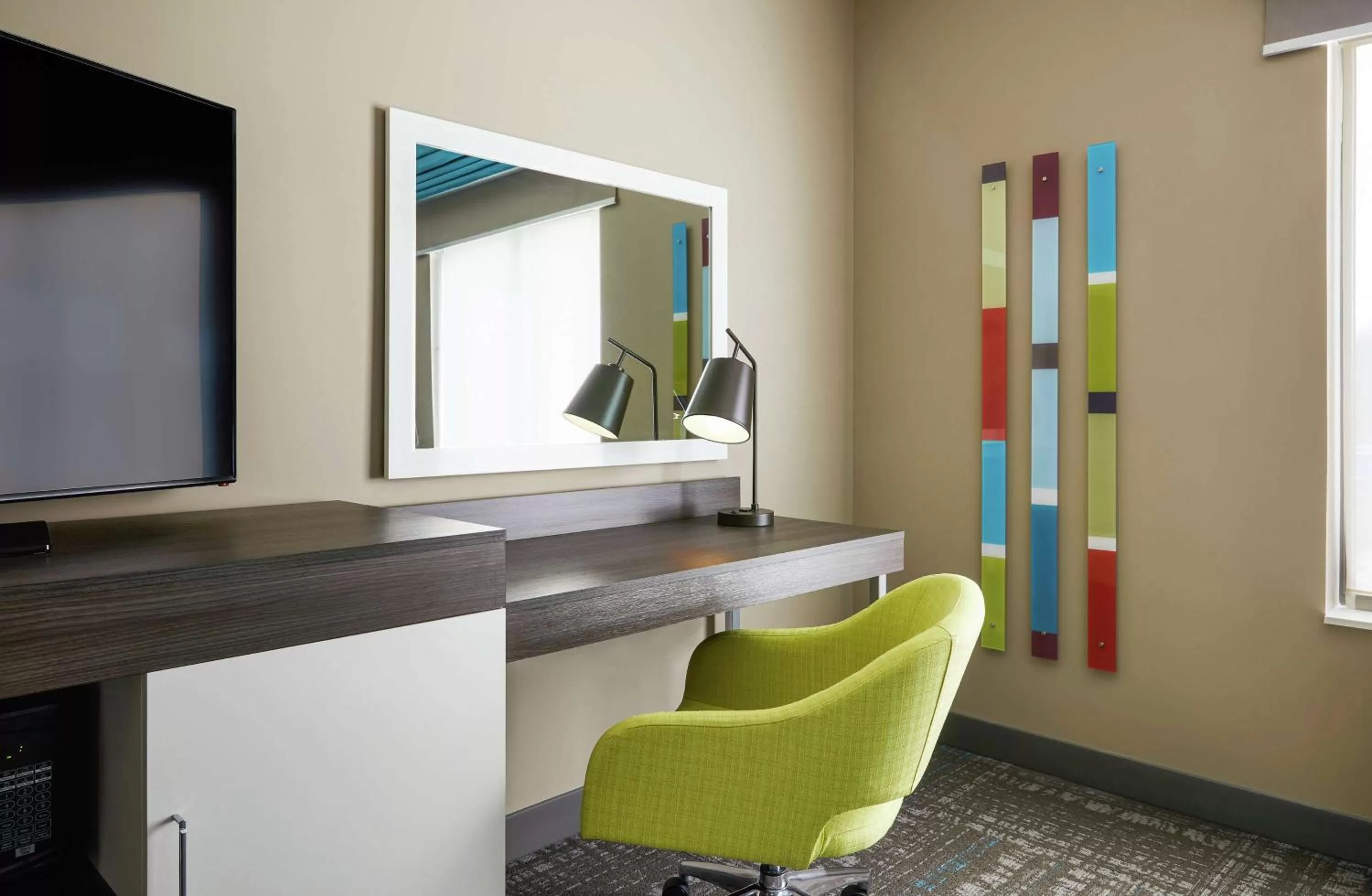 TV and multimedia in Hampton Inn & Suites Chicago/Waukegan