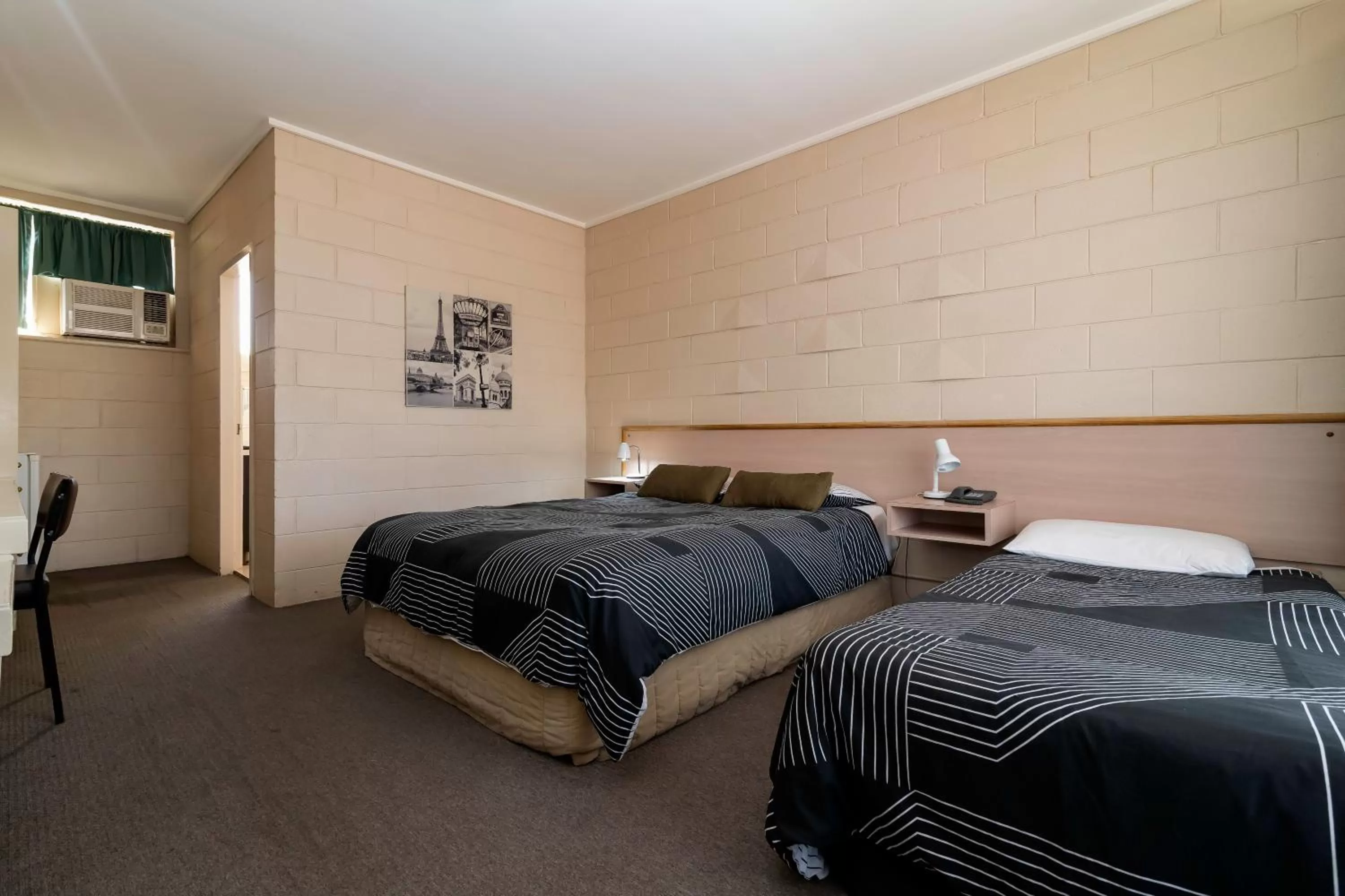 Bed in The Prince Mark Motel