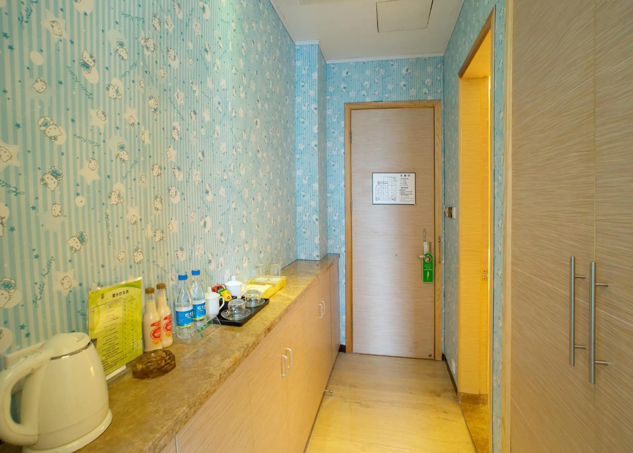 Coffee/tea facilities in Guangzhou Nuomo International Hotel-Canton Fair Free Shuttle Bus