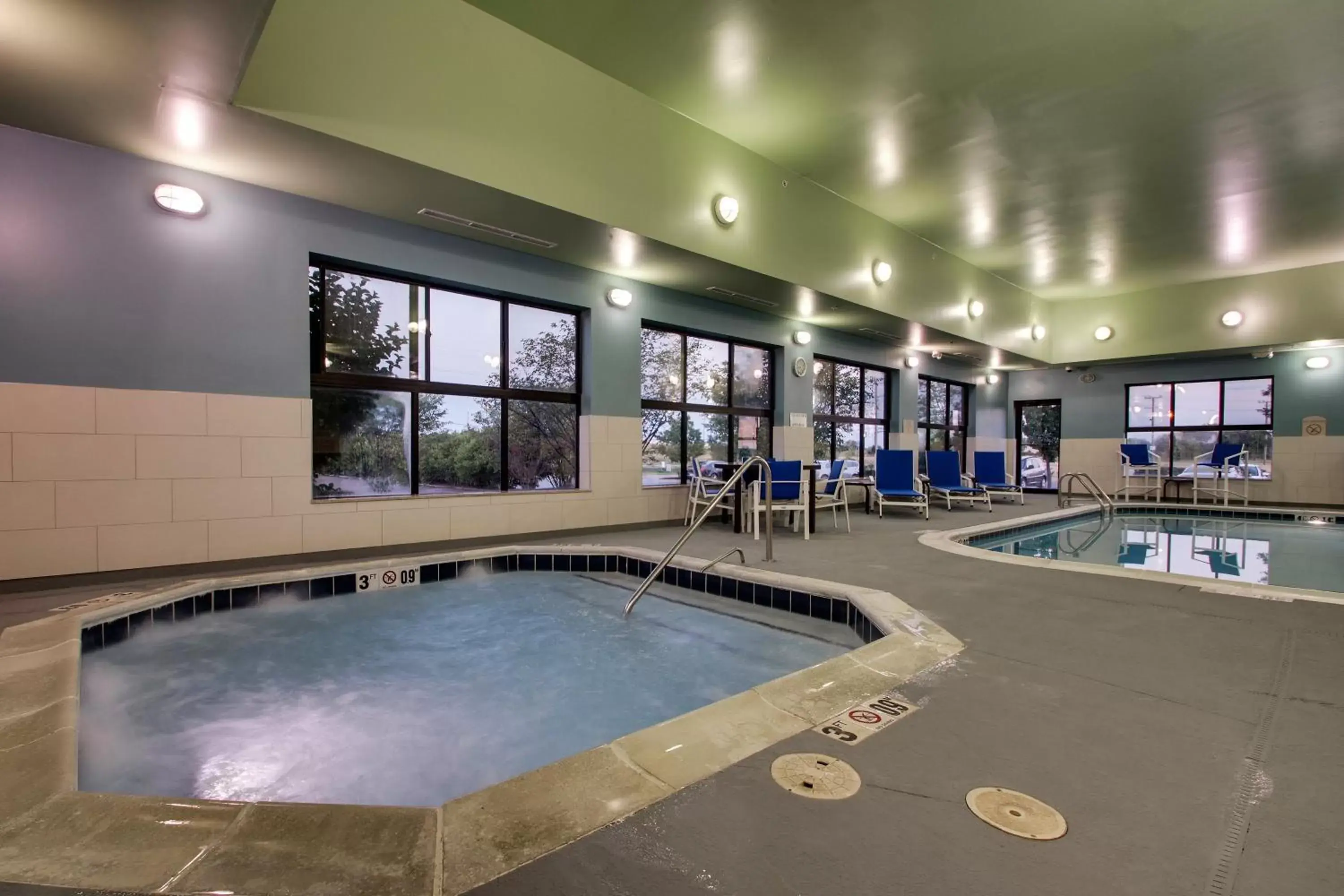 Swimming Pool in Holiday Inn Express Hotel & Suites Morris, an IHG Hotel