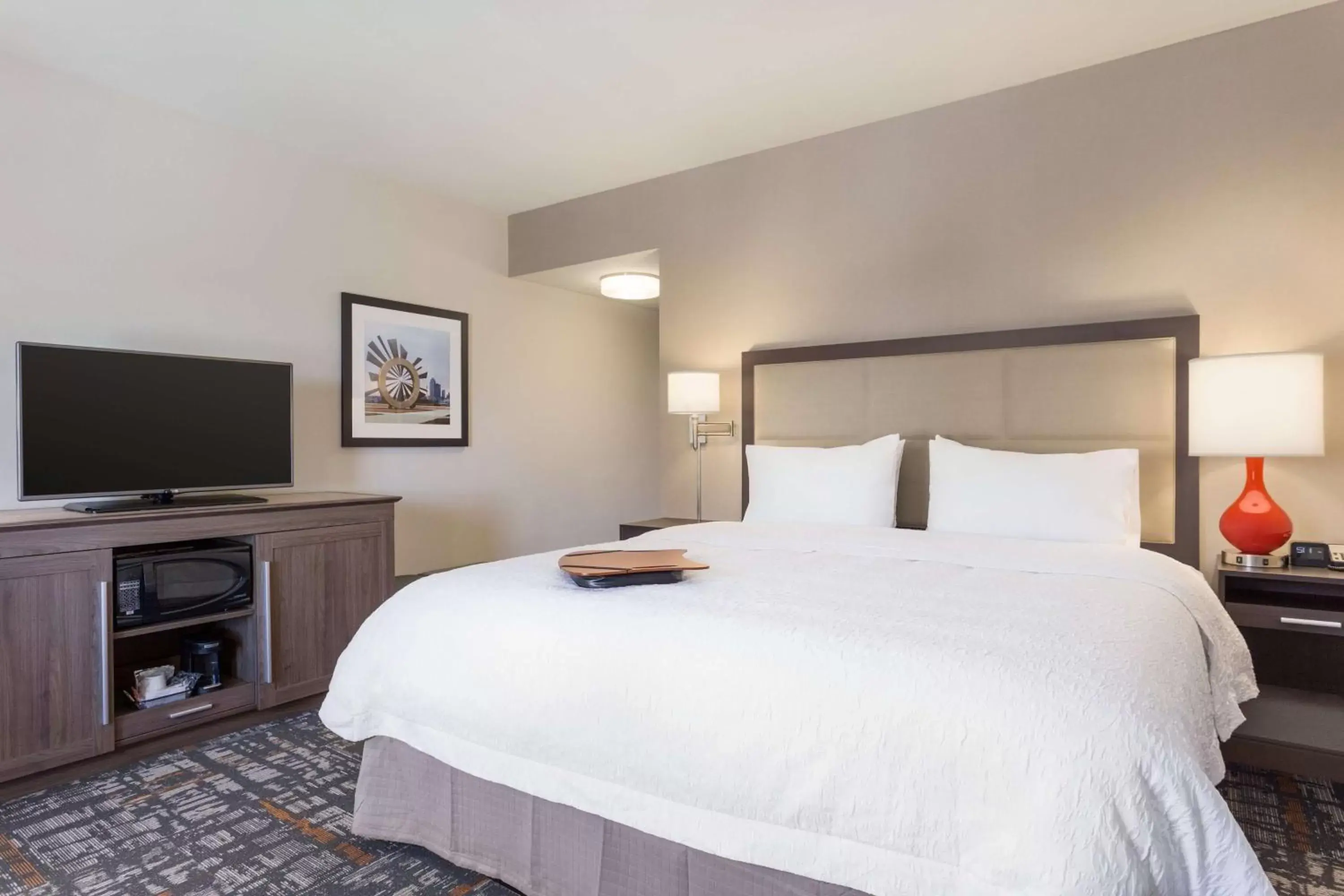 Bedroom, Bed in Hampton Inn & Suites West Des Moines Mill Civic