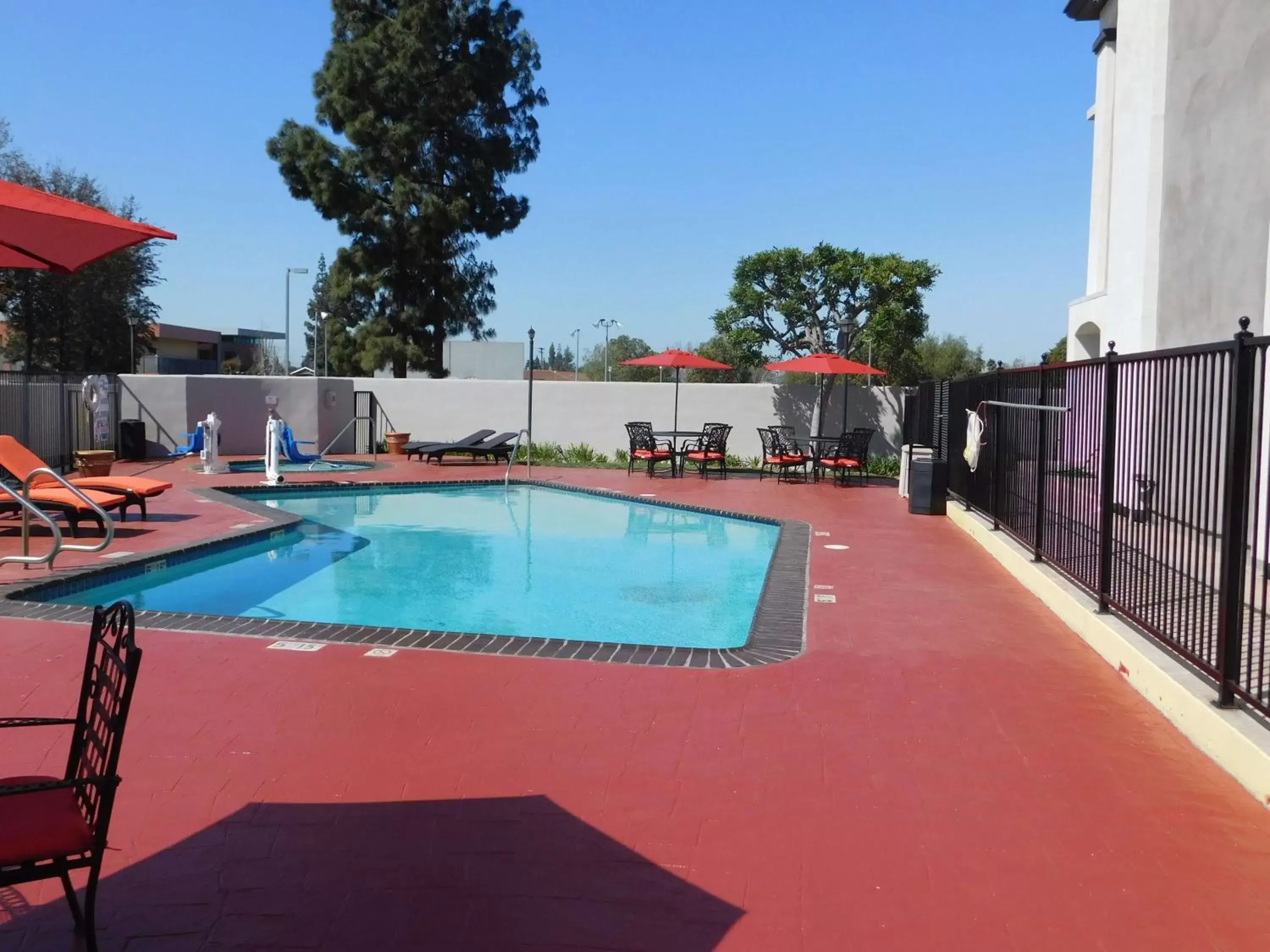 On site, Swimming Pool in Best Western Plus - Anaheim Orange County Hotel