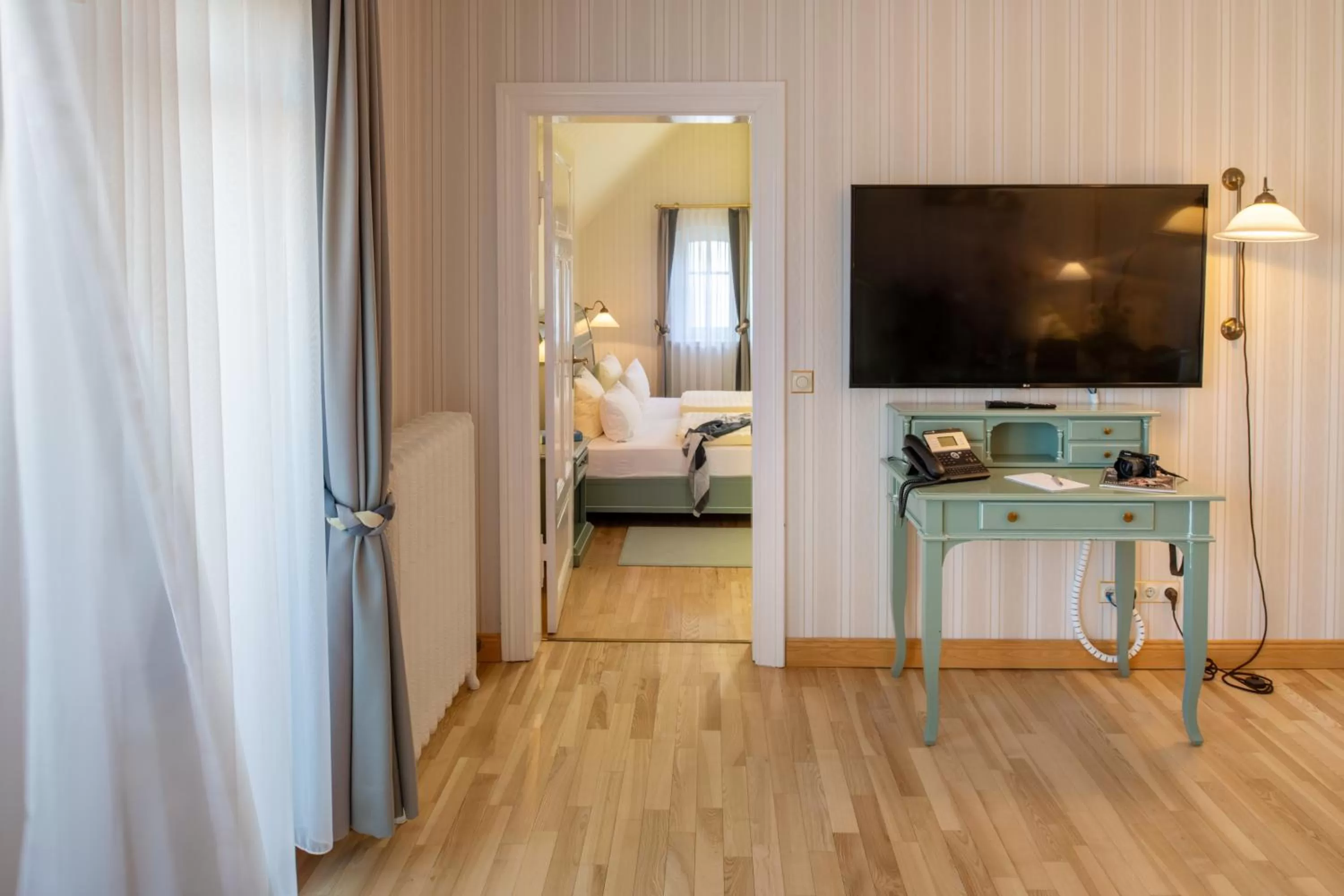 Living room, Bed in Recknitztal-Hotel Marlow