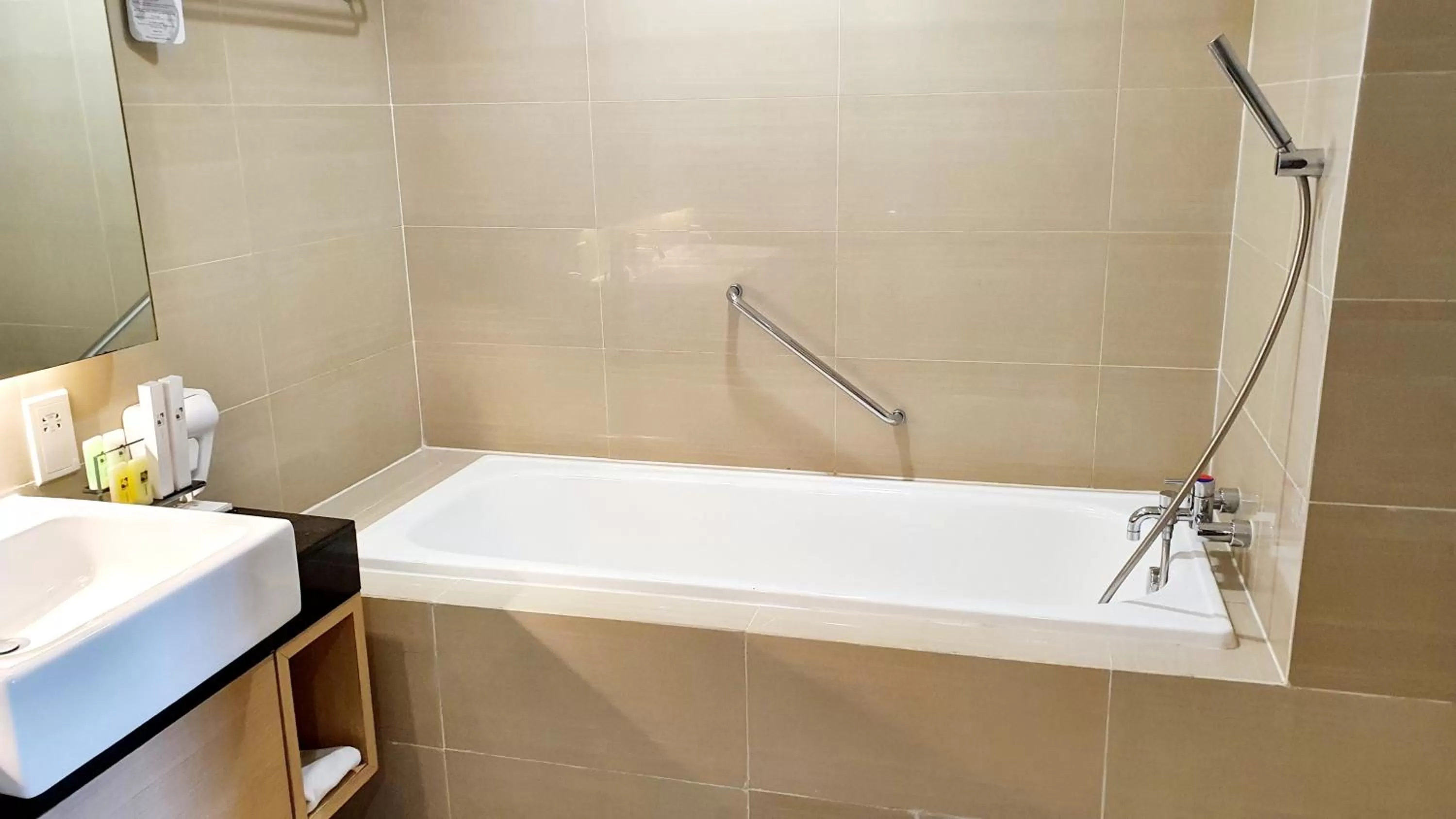 Bathroom in Swiss-Belhotel Mangga Besar