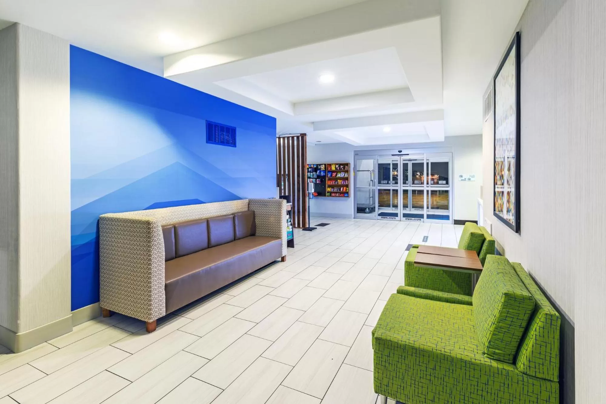 Lobby or reception, Bed in Holiday Inn Express & Suites Lafayette South by IHG