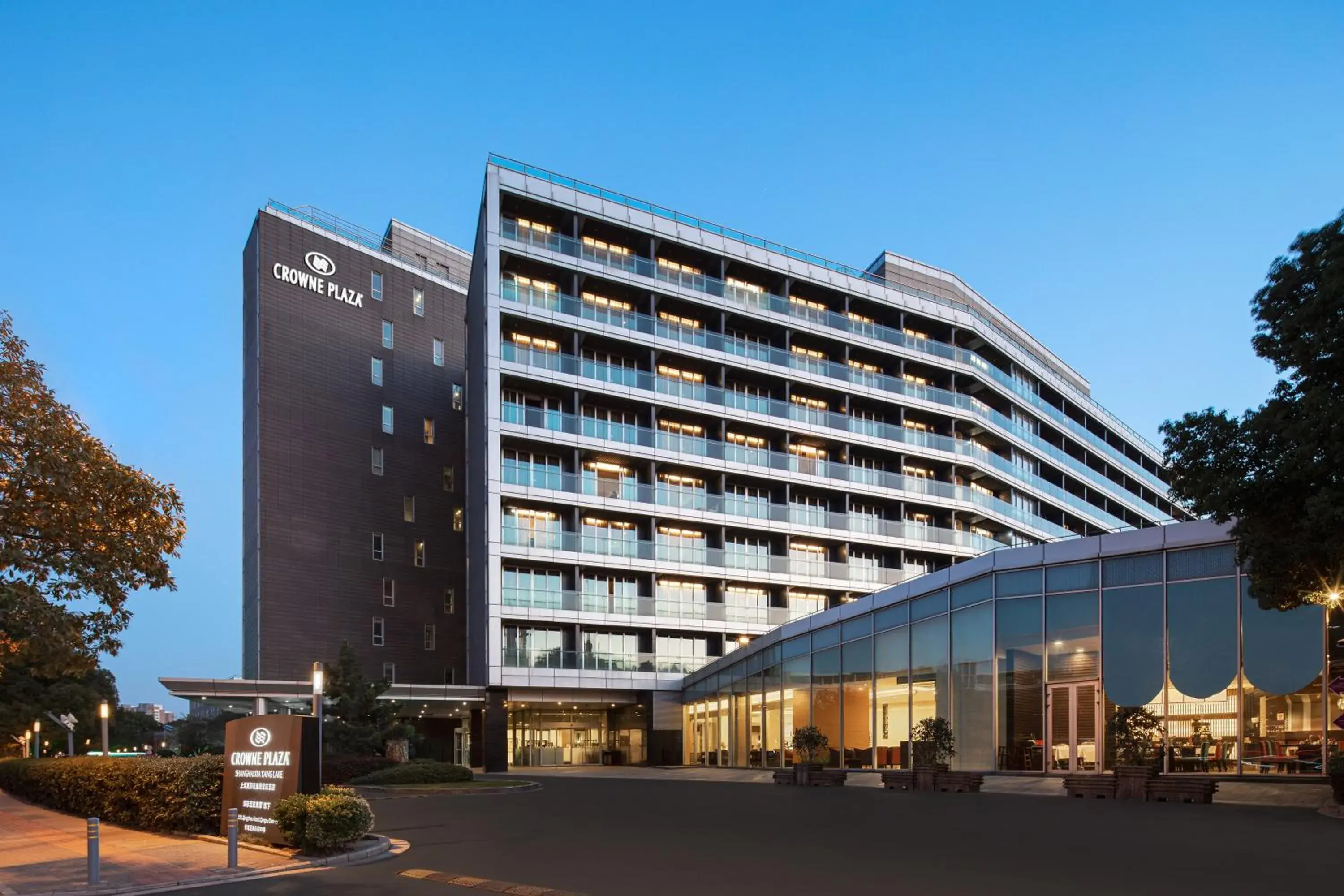 Property building in Crowne Plaza Shanghai Xiayang Lake by IHG Property building in Crowne Plaza Shanghai Xiayang Lake by IHG