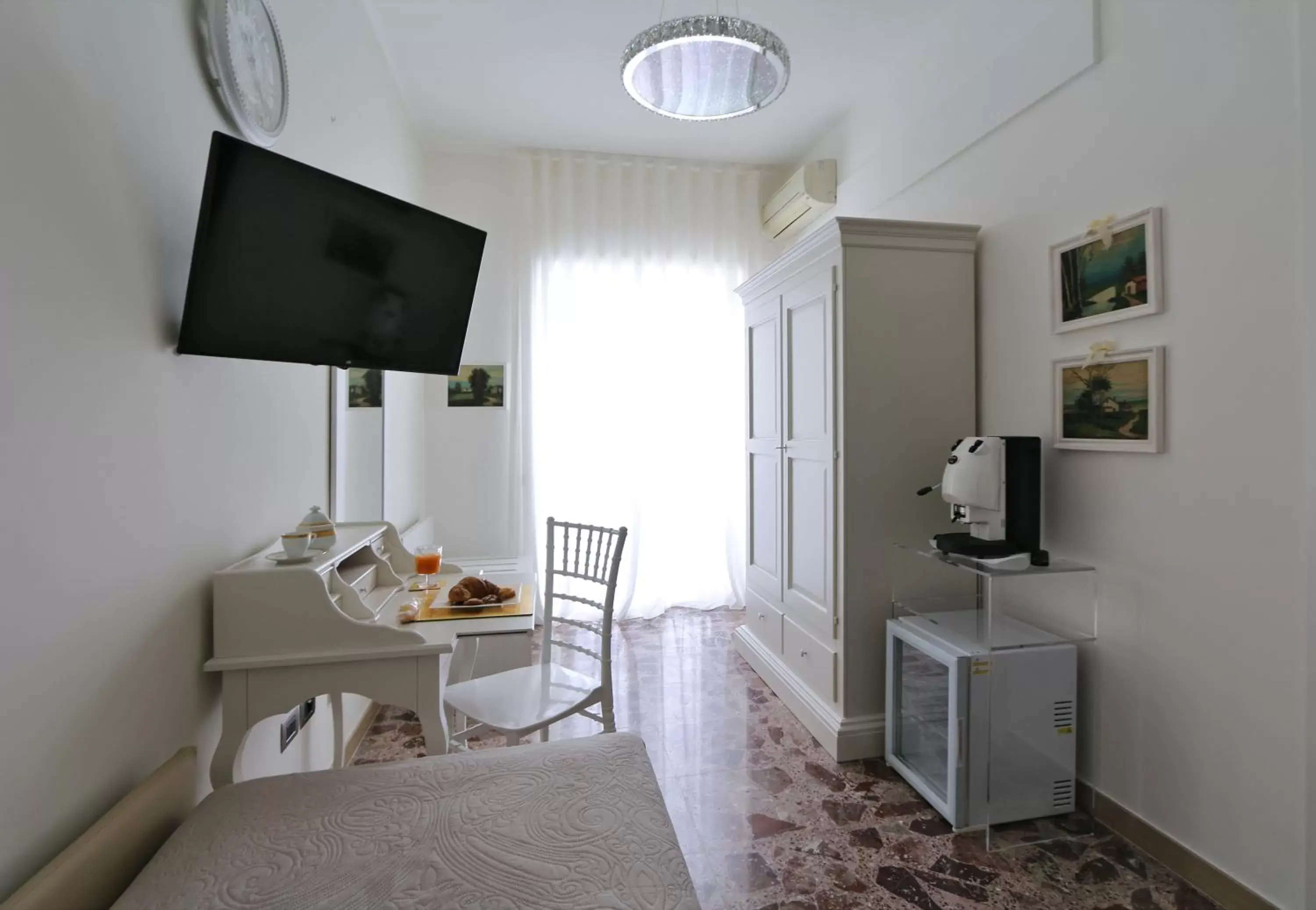 TV and multimedia, TV/Entertainment Center in SOLIDEA BNB