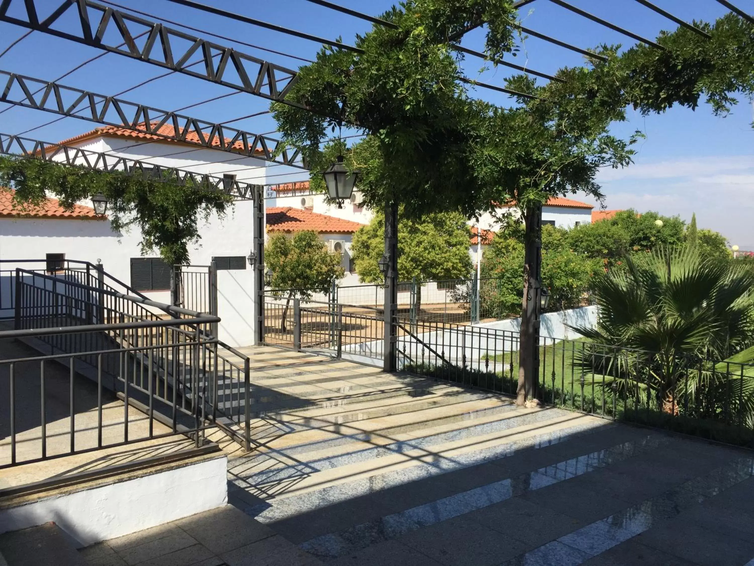 Property building, Balcony/Terrace in Apartamentos Atalayas Extremadura