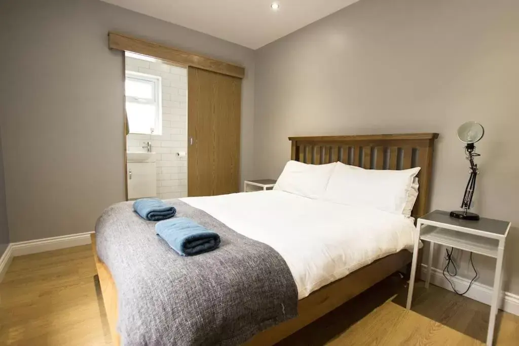 Bed in Modern City Centre Rooms