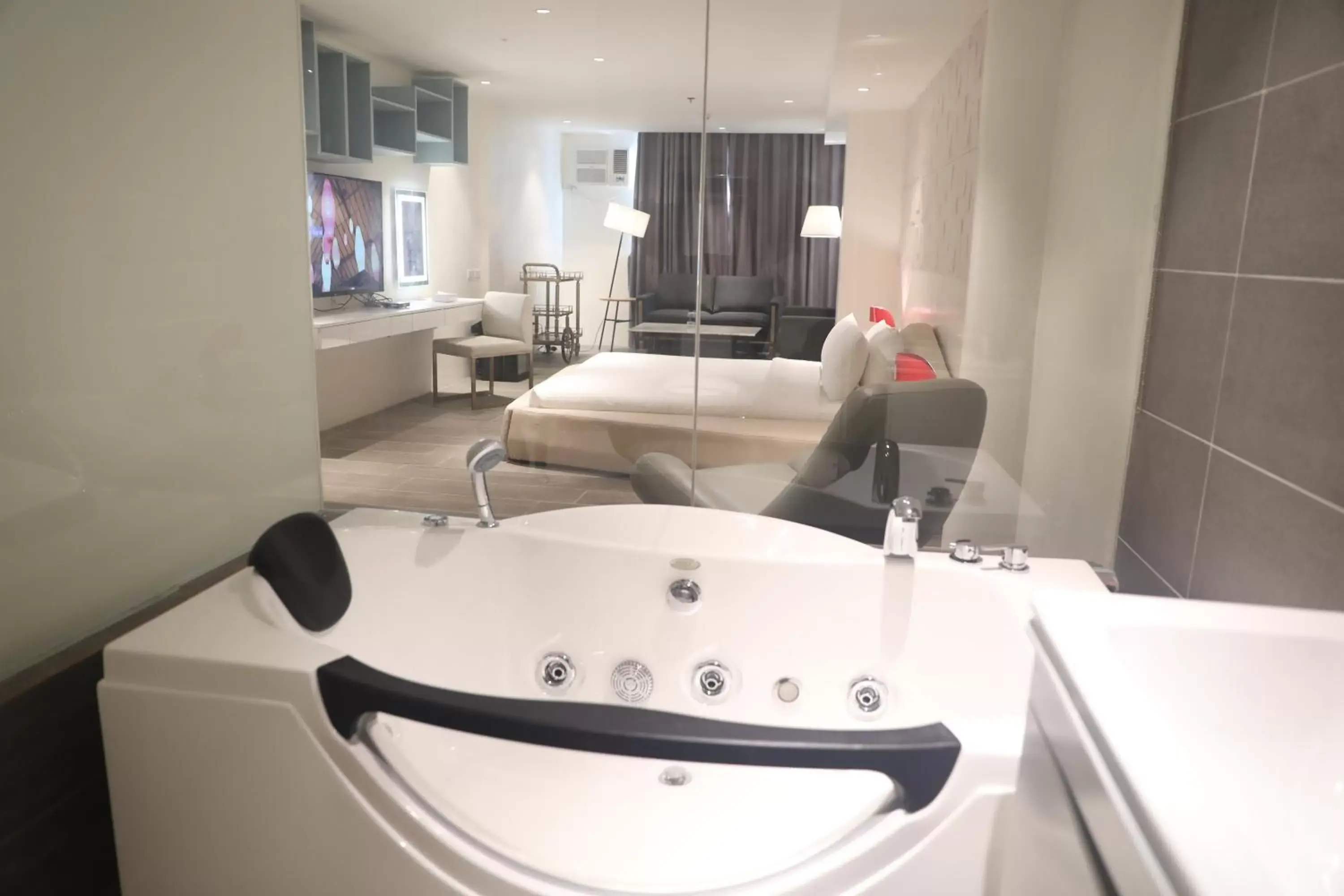 Bath, Bathroom in City Park Hotel Residences