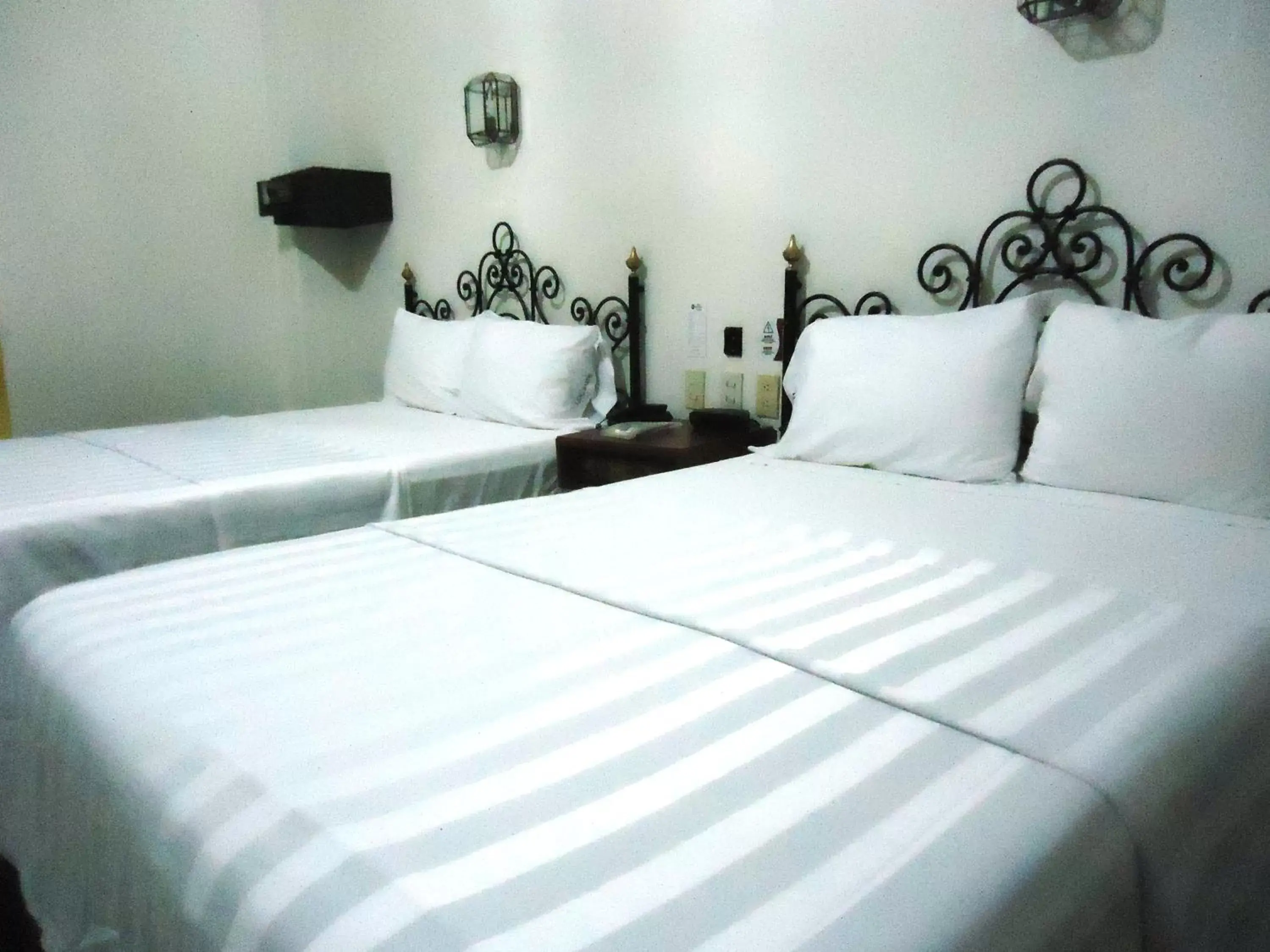 Photo of the whole room, Bed in Hotel Concierge Plaza Colima